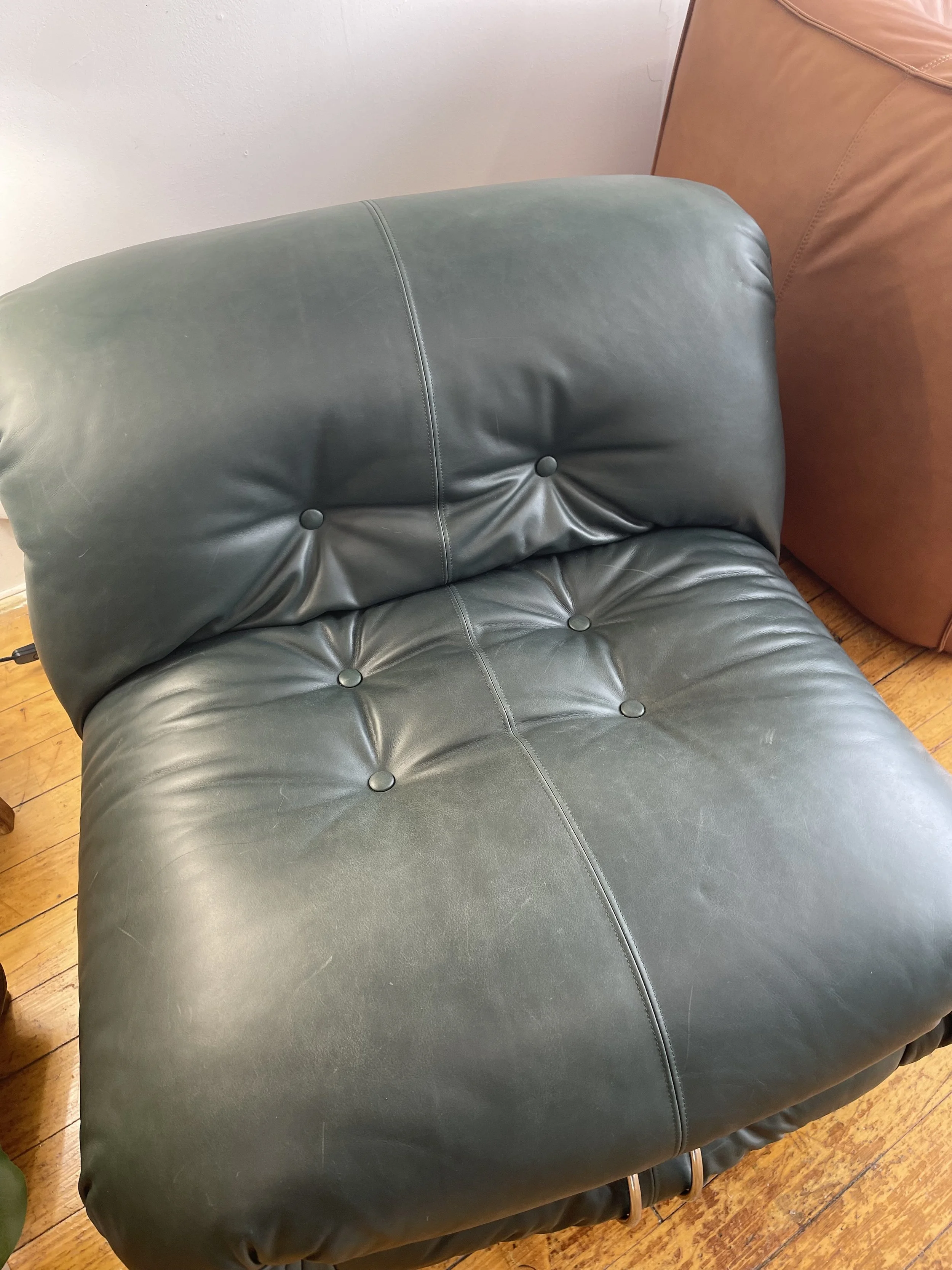 Vintage Soriana Chair Cassina 5116 with light