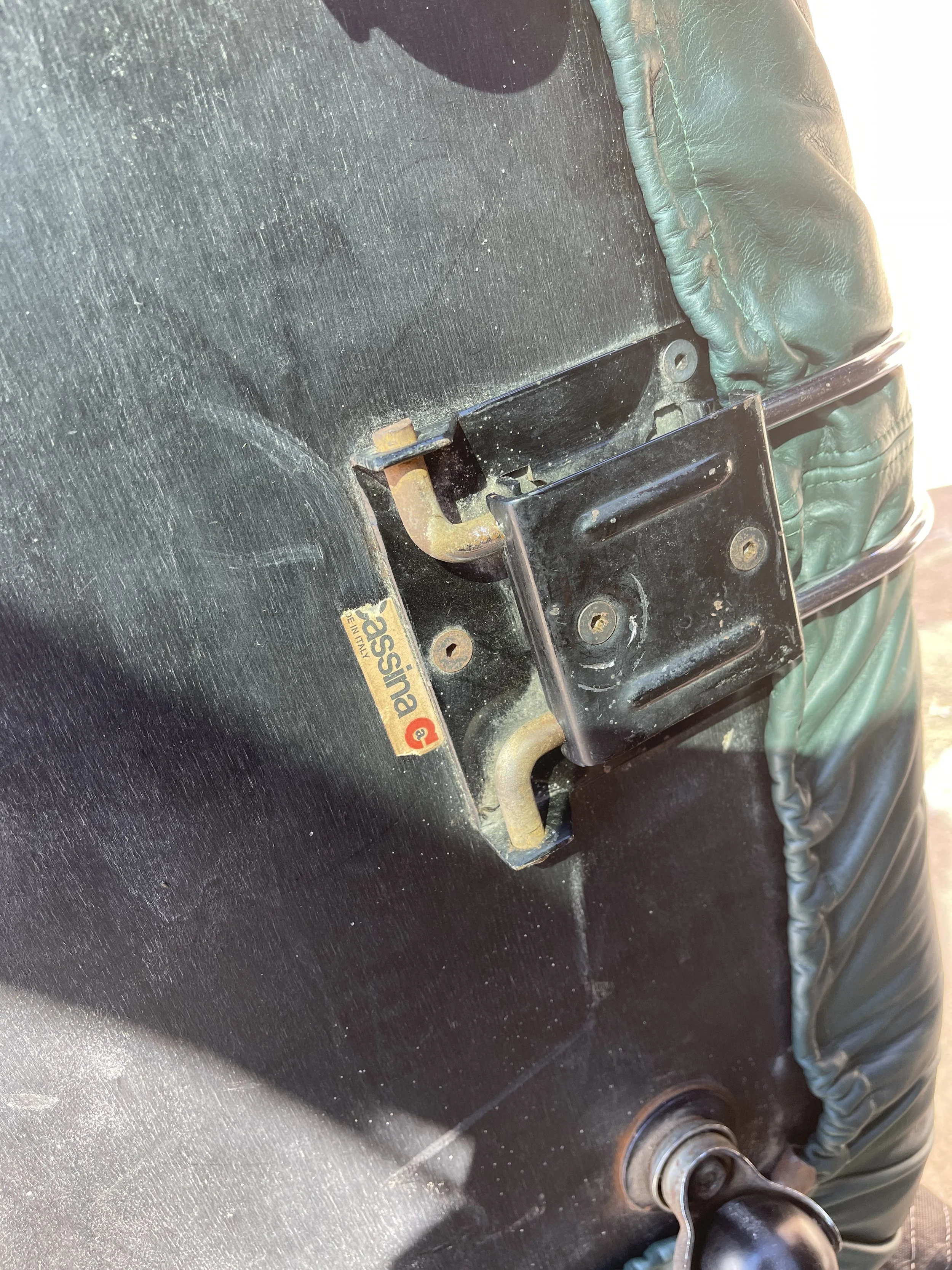 Vintage Soriana Chair Cassina 5119 image bottom tags