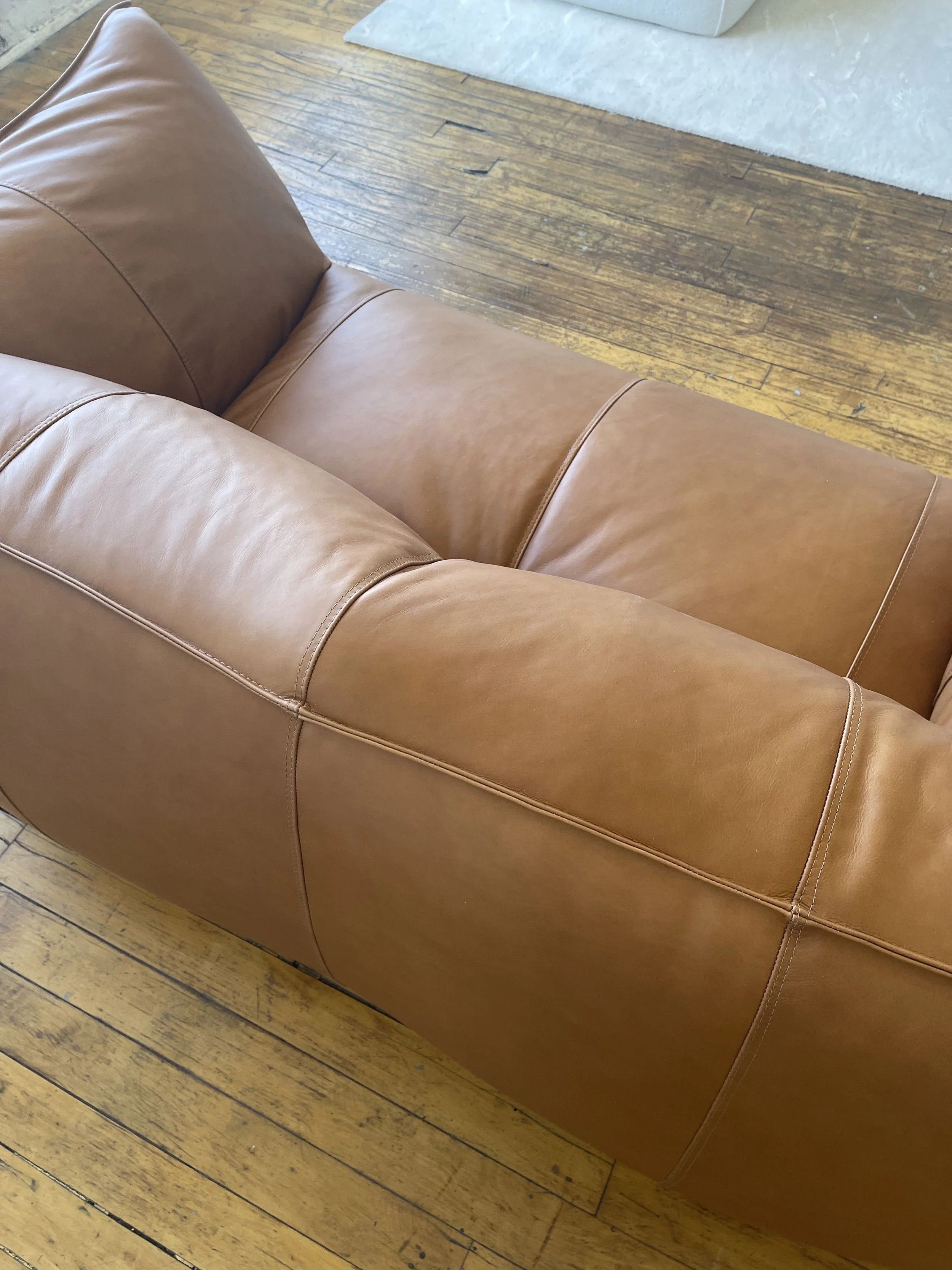 Mid Century Italian Sofas vintage leather 4314 top leather detail