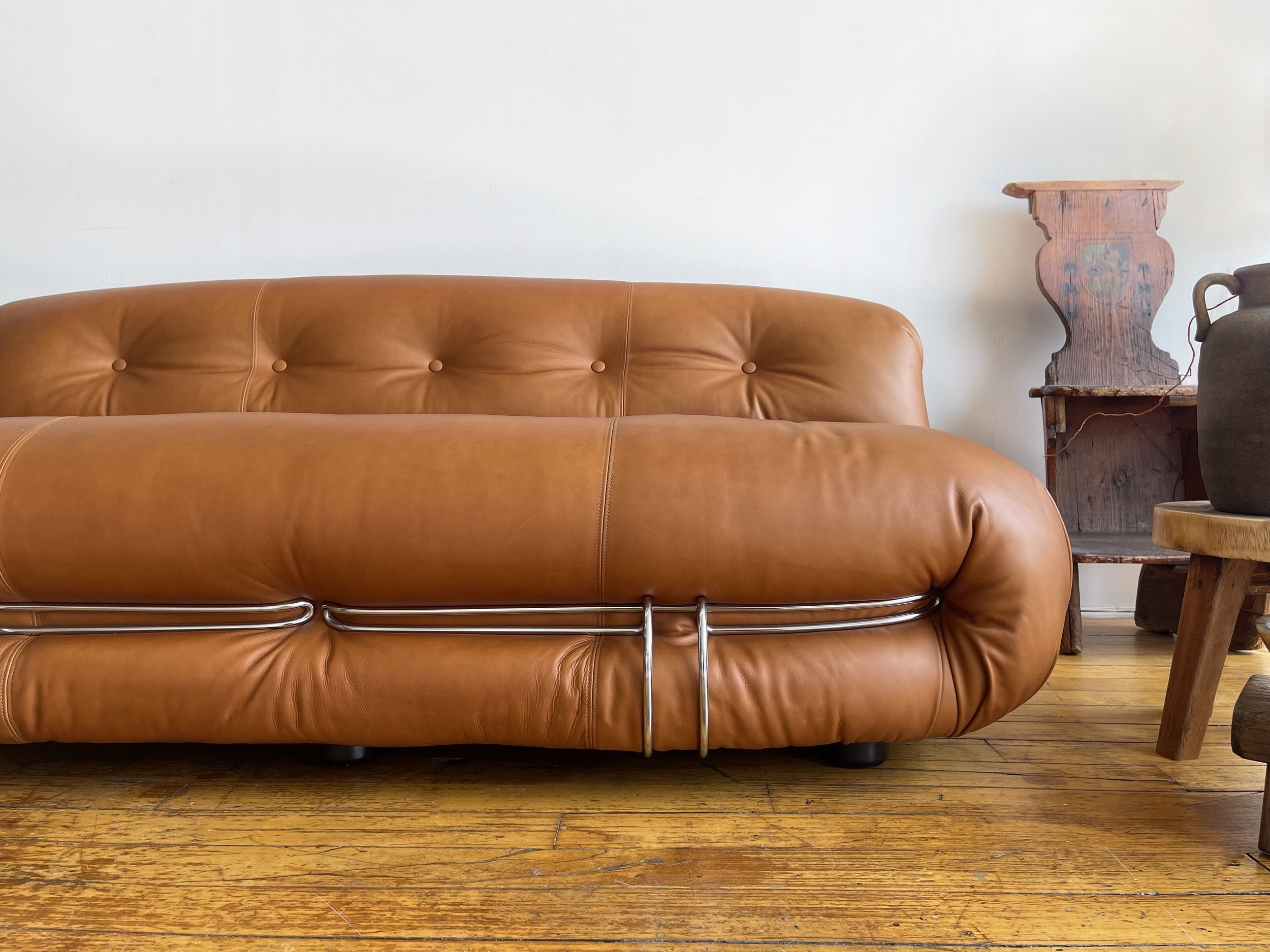Vintage Soriana Sofa medium size in leather design Tobia Scarpa for Cassina 1970s