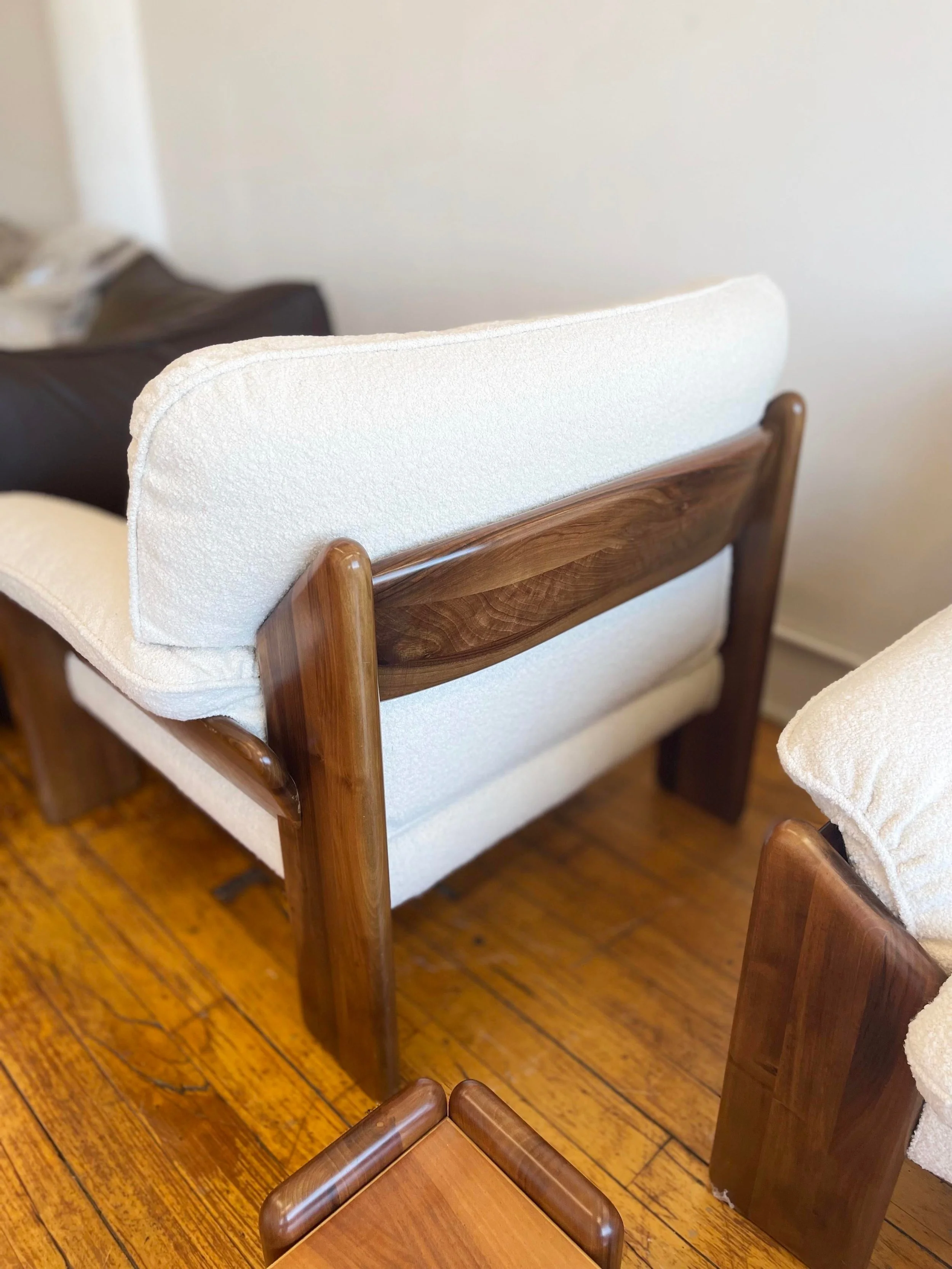 Italian Mid Century Chair White Boucle Walnut Sapporo | back structure