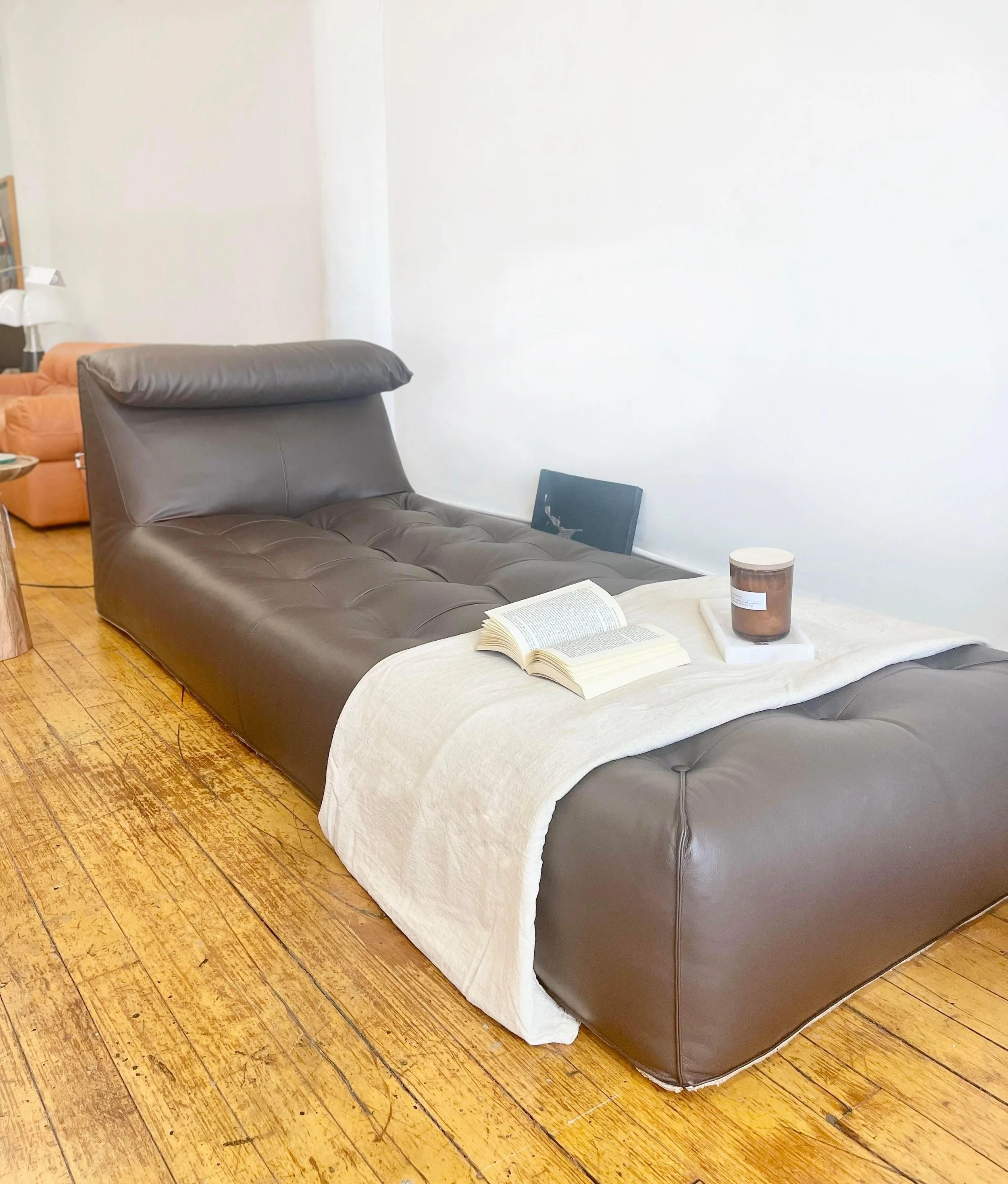 Vintage Le Bambole Sofa Day Bed 4607 front right view