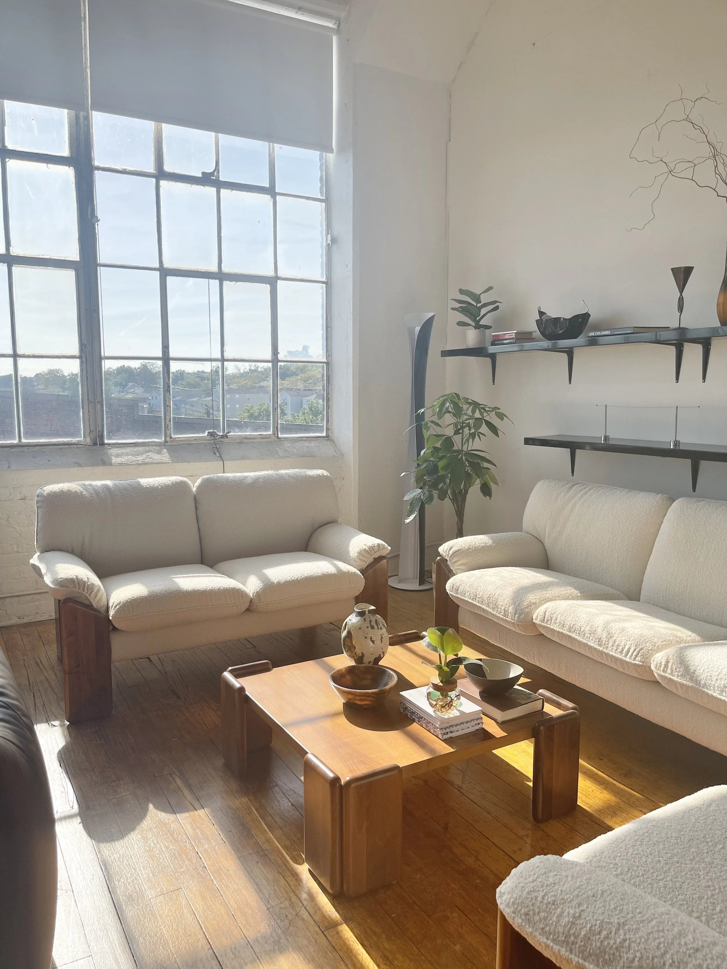 Mid Century Italian Sofa Mobil Girgi 4806 close up