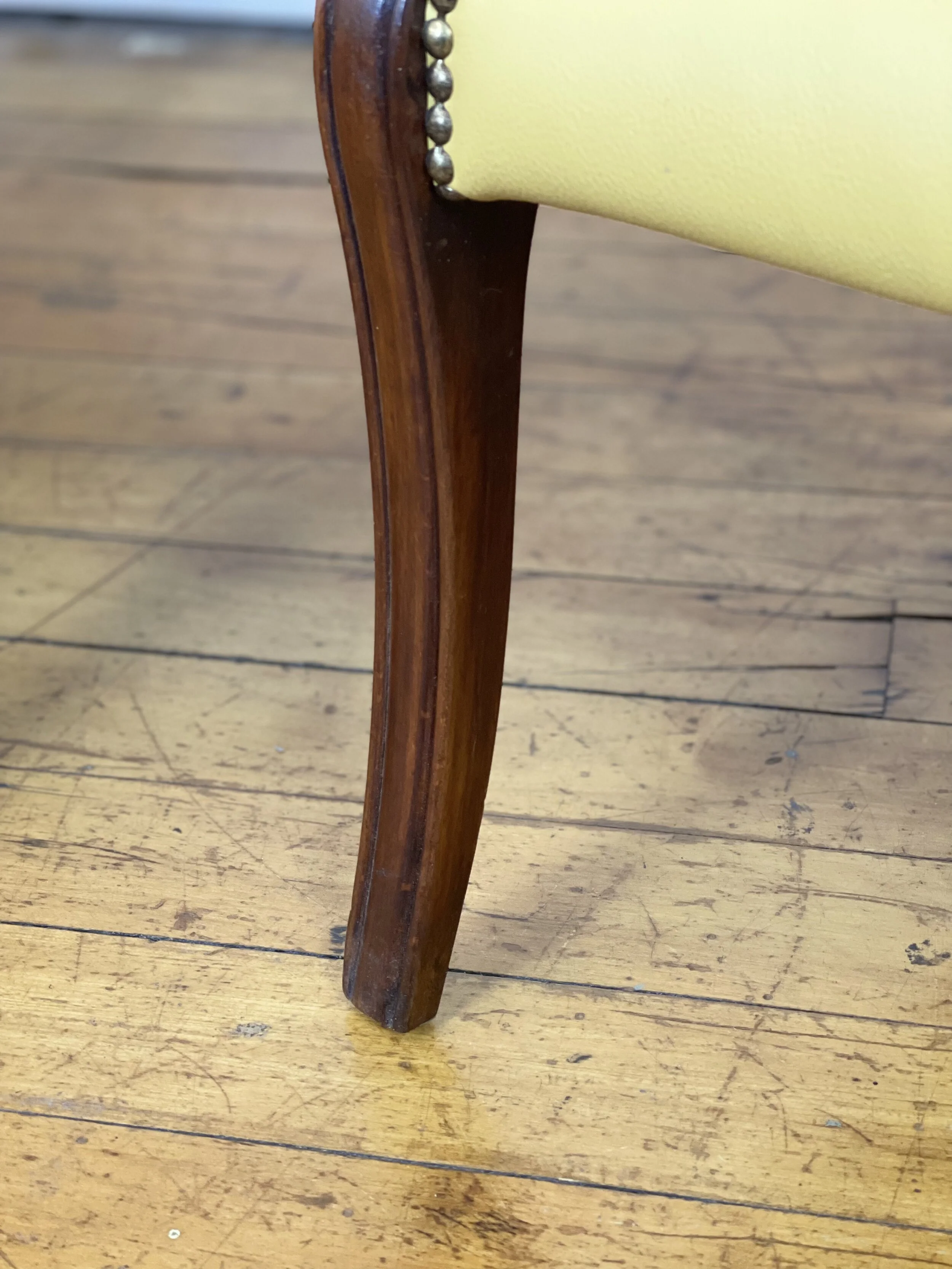 Vintage Mid Century Italian lounge chairs 5210 bottom leg image