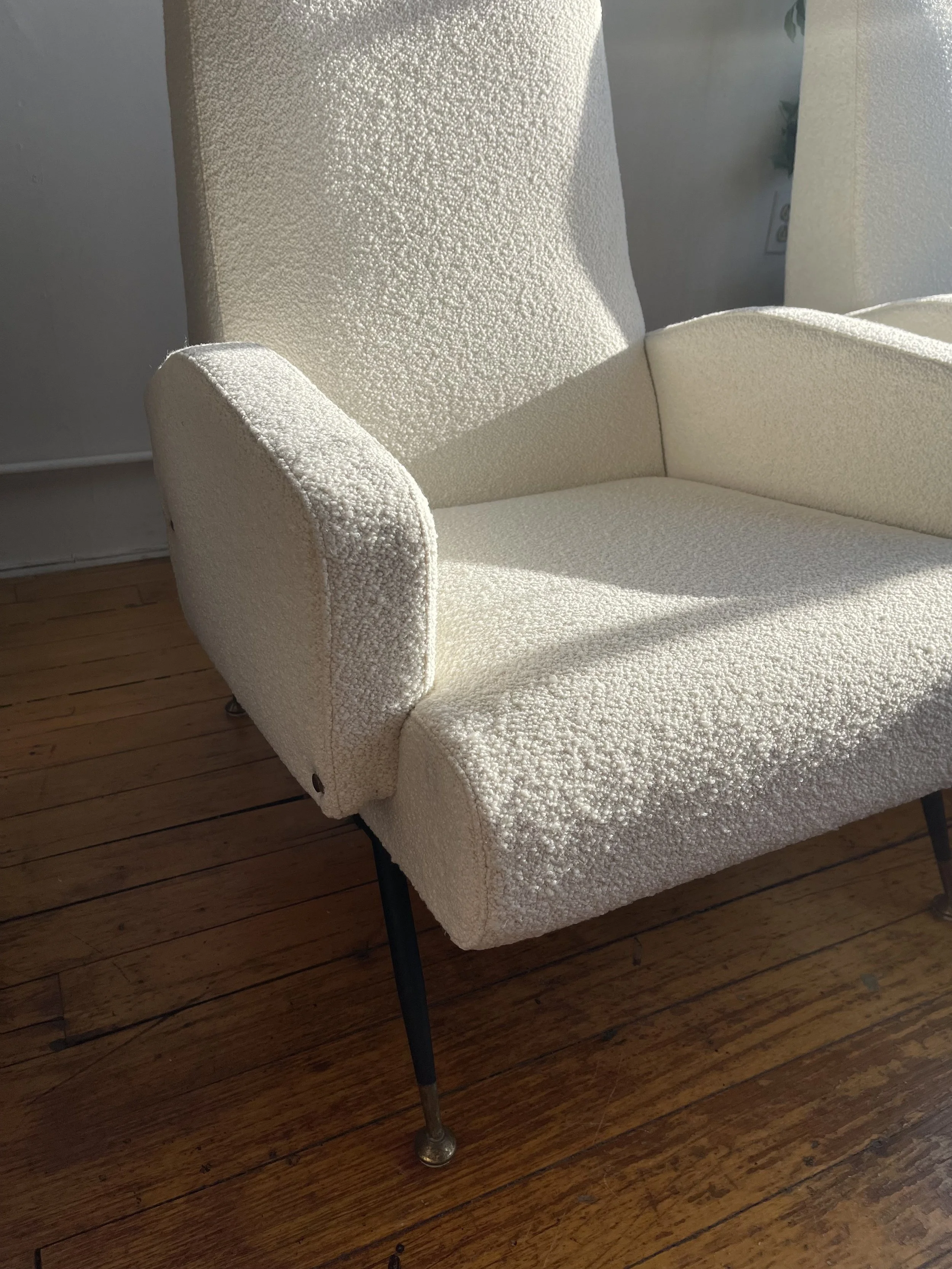 Italian Mid Century White Boucle Arm Chairs Lounge | 469 armrest detail