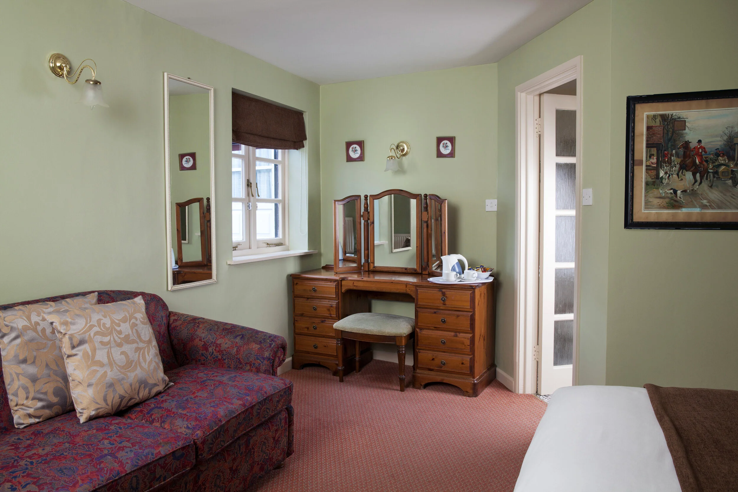 Room 14 b.jpg