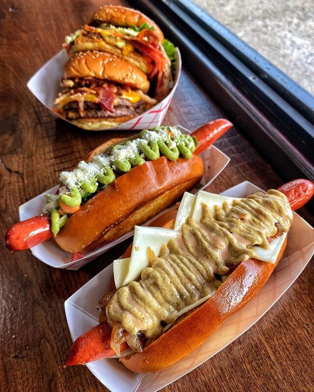Who&rsquo;s ready for #MONDAY? 🌭😎🍔
#DYCKMANDOGS
Order ONLINE for PICK UP &amp; DELIVERY via @GRUBHUB &amp; @SEAMLESS‼️
📍:&nbsp;@dyckmandogs
🏙: Washington Heights, NYC
👇🏼 TAG YOUR FRIENDS! 👇🏼