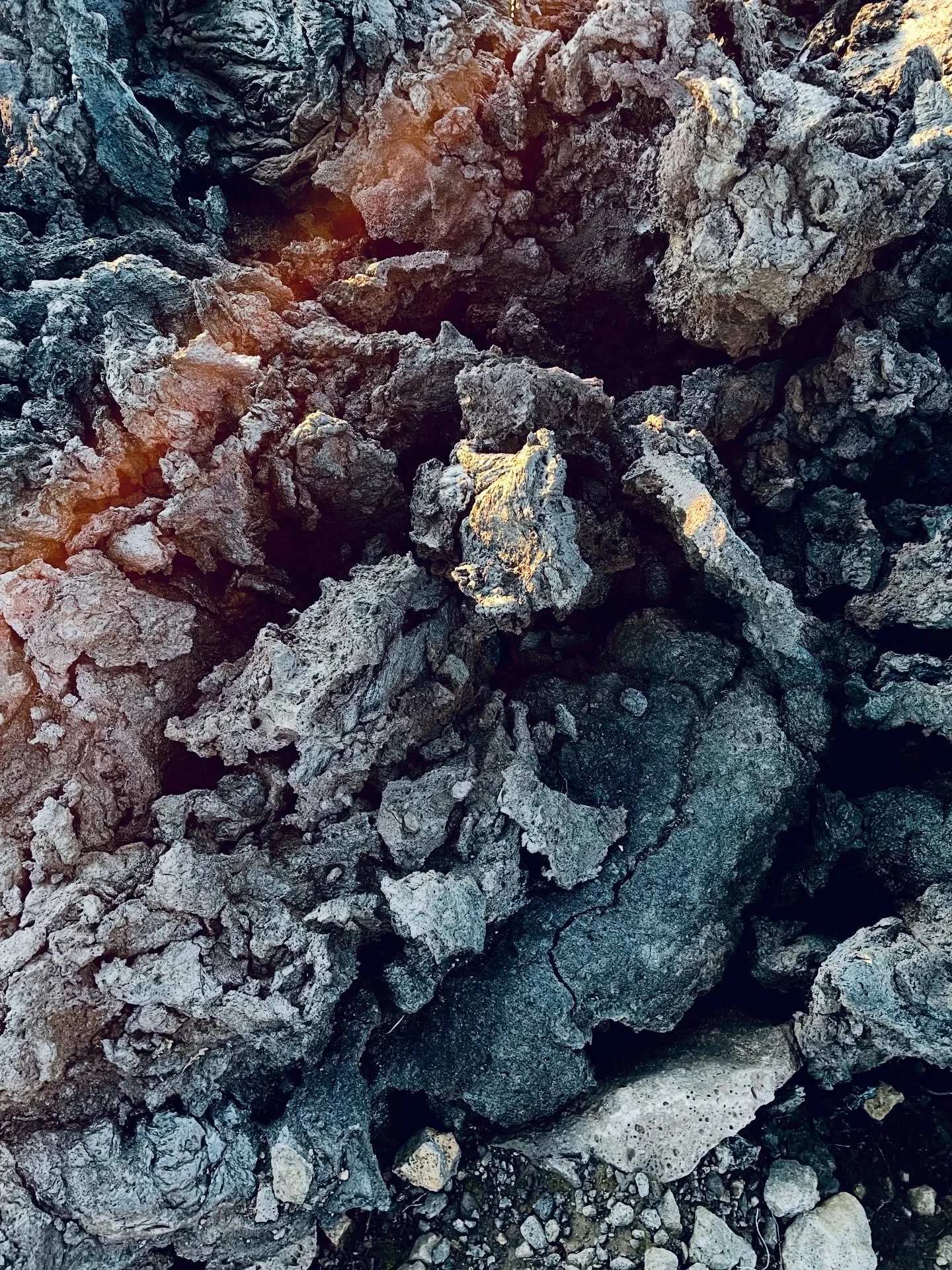 Last photo made in Iceland. Sun rays in cold new lava. 

#icelandphotography #lava #realphoto