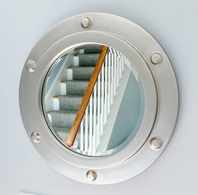 I love this nautical mirror at my clients Cape house. Now that we have officially entered the #summer I am loving all nautical details and accessories.