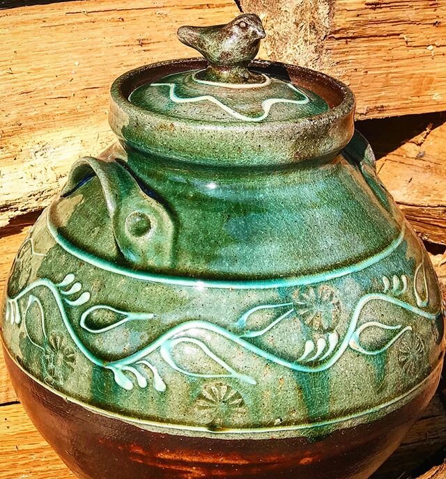 Hardly managed to get any images of the pots out from the last firing. Here is one though of the larger jars I kept  in Oribe.
Happy rainy day :)
#okeefepottery
#woodfired