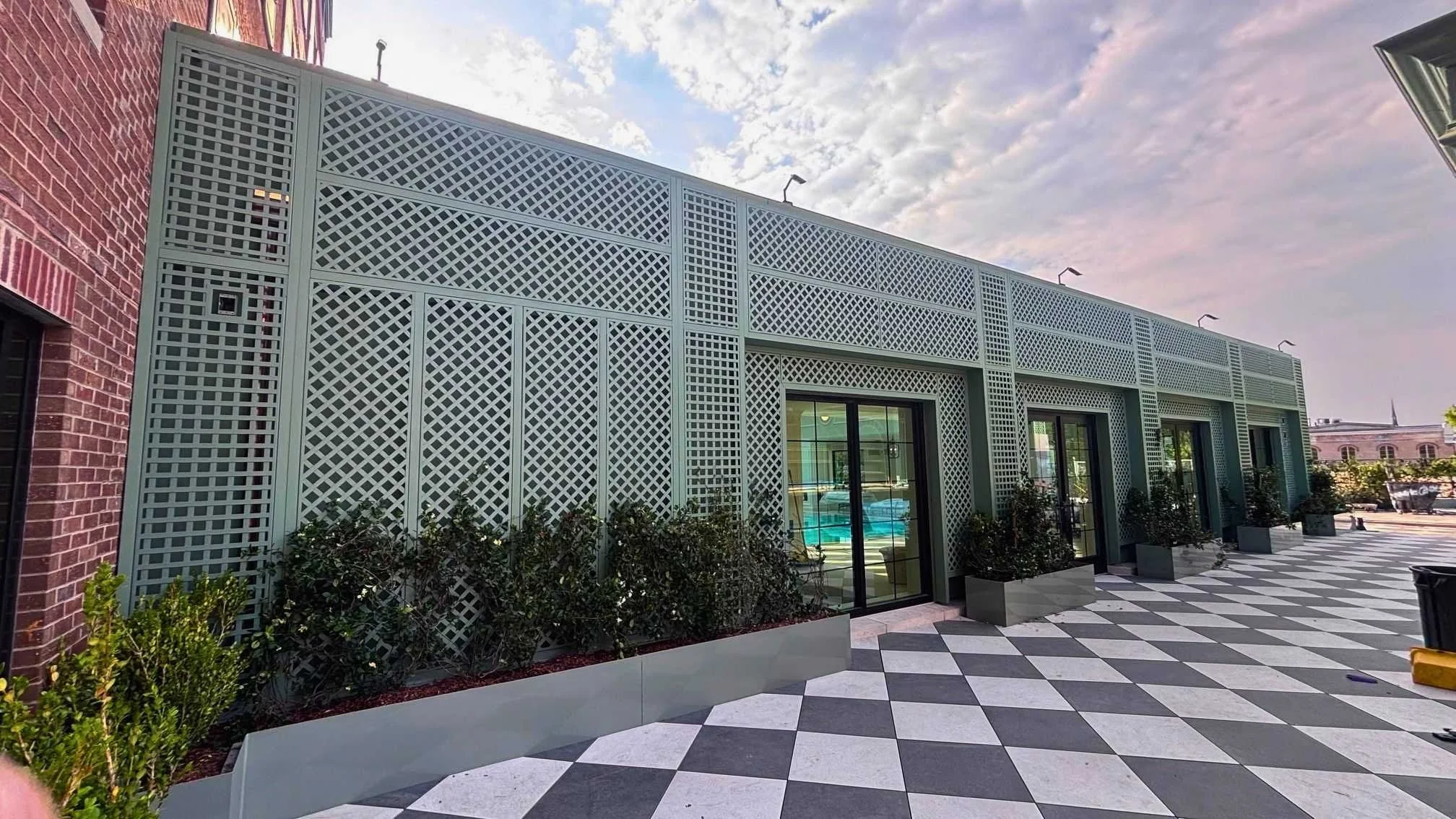 Image-of-Exterior-Aluminum-Powder-Coated-Treillage-Systems-by-Tableaux-Architectural-Panel-3.jpg