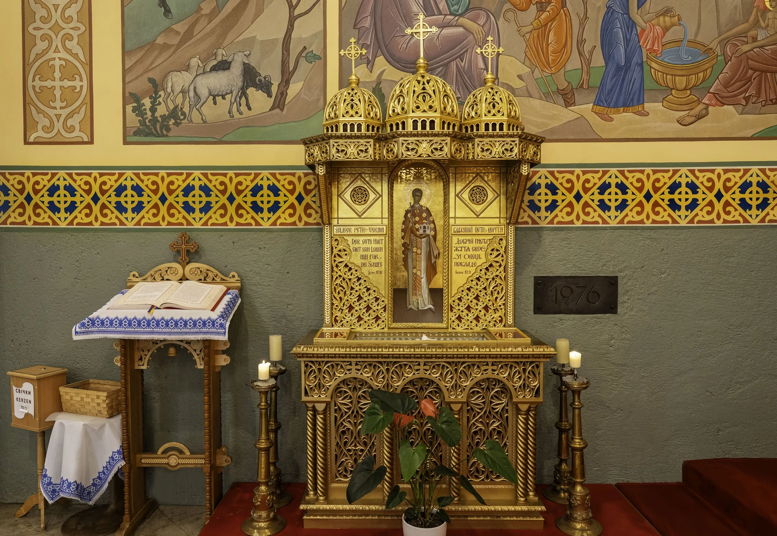 EXHIBIT_Kathedrale Maria Schutz in Germany_side altar_A7403367-Edit copy.jpg