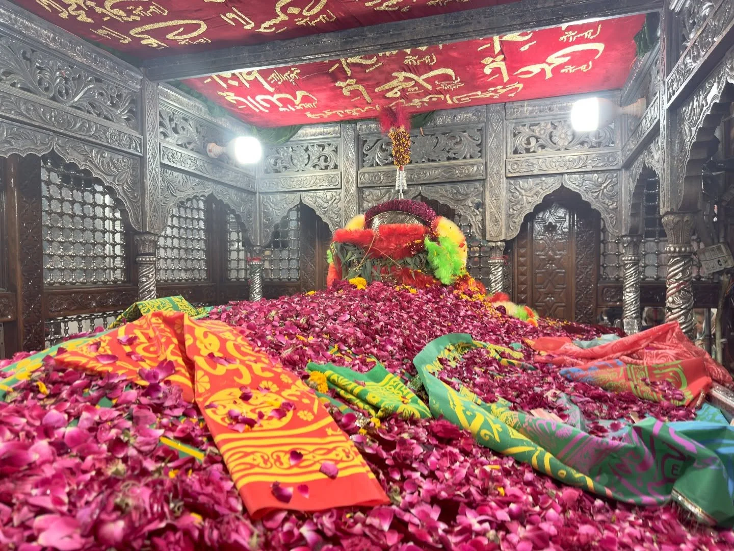 Dama dam mast Qalandar ✨
At the golden dome of Sehwan Sharif, time slows&hellip; and all that remains is ishq, devotion, and the rhythm of dhamaal echoing through the courtyard. #lalshahbazqalandar #SehwanSharif #sufisoul #dhamaal  #pakistan