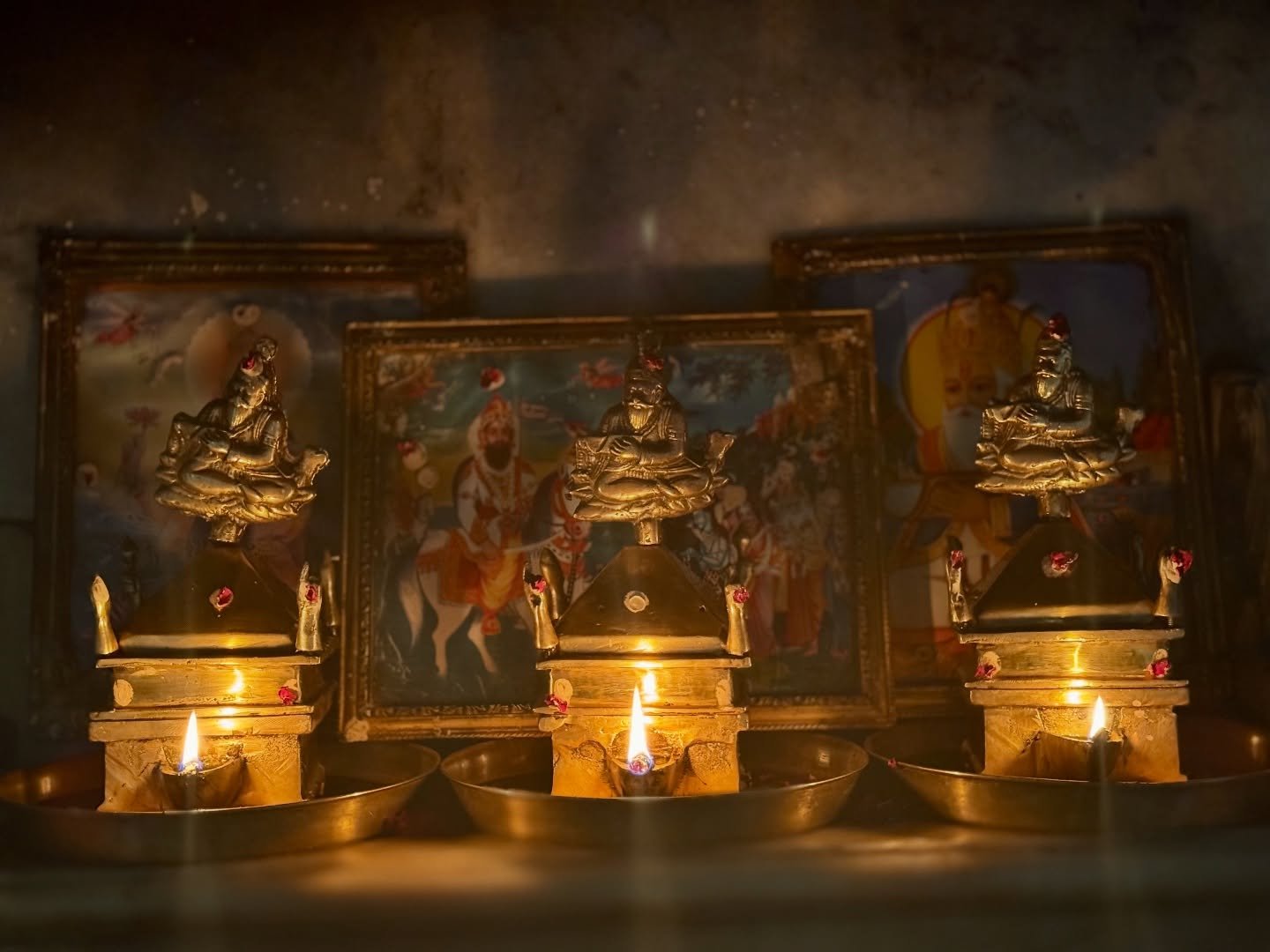 Jhulelal is revered as the protector of the Indus and patron of Sindhi communities. Today we visited his shrine at Oderolal, where mandir and mosque share one sacred space &ndash; a living symbol of interfaith harmony. #jhulelal #sindh #pakistan #the