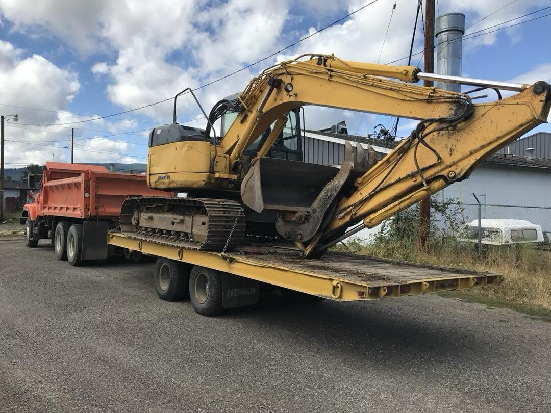 See ya later excavator! 🤓

As we say goodbye to the weekend and hello to the new work week, we hope the temps drop and it's a productive one for us all! 

We dug deep in our files for this one. 😆

#LMC #construction #excavator #heavyequipment #dump