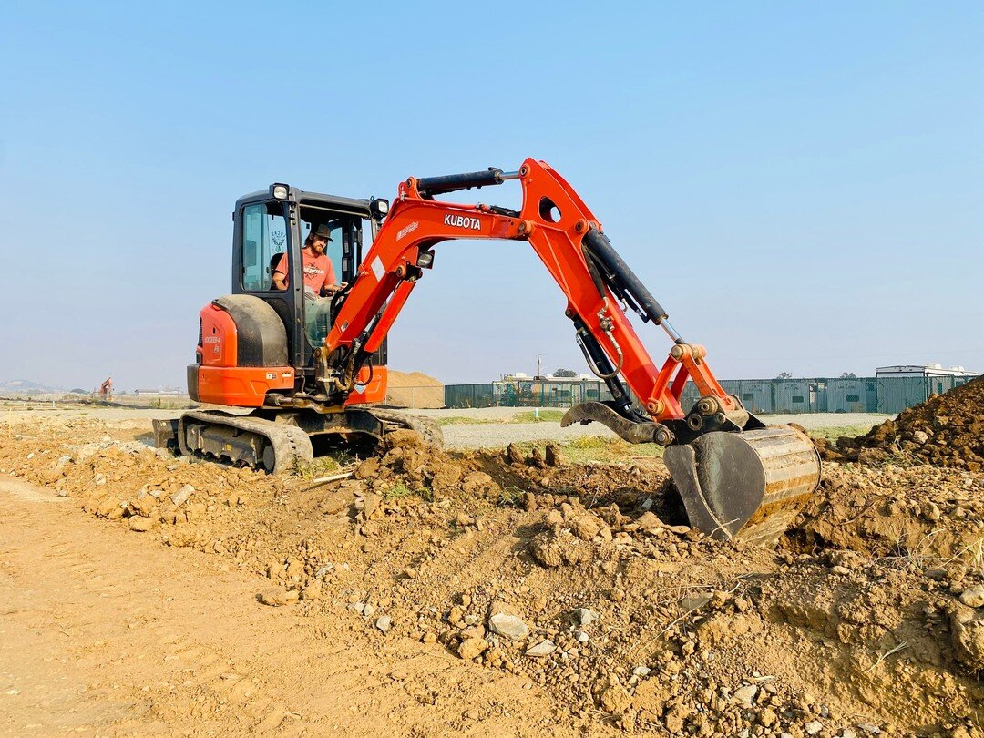 🎵You've got to go dig those holes 🎶

#LMC #equipmentoperator #heavyequipment #excavator #movingearth #construction #work #workingoutside #project #hardwork #jobsite #earlyriser #isitfridayyet #newmonth #earlymorning #dirt #dig #digging #canyoudigit