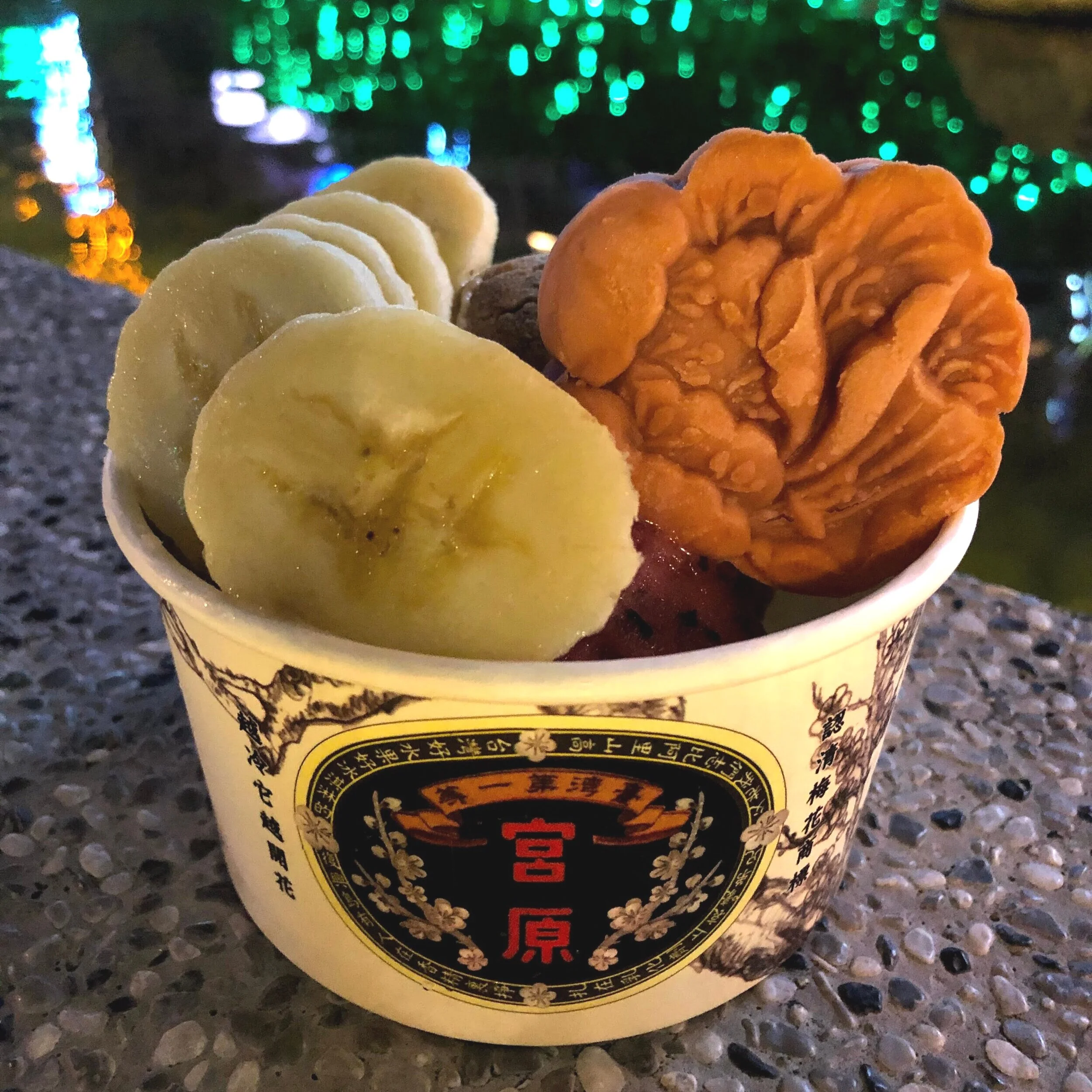 Their over-the-top ice creams come topped with pineapple cakes, butterfly cookies, half a banana, etc.&nbsp;