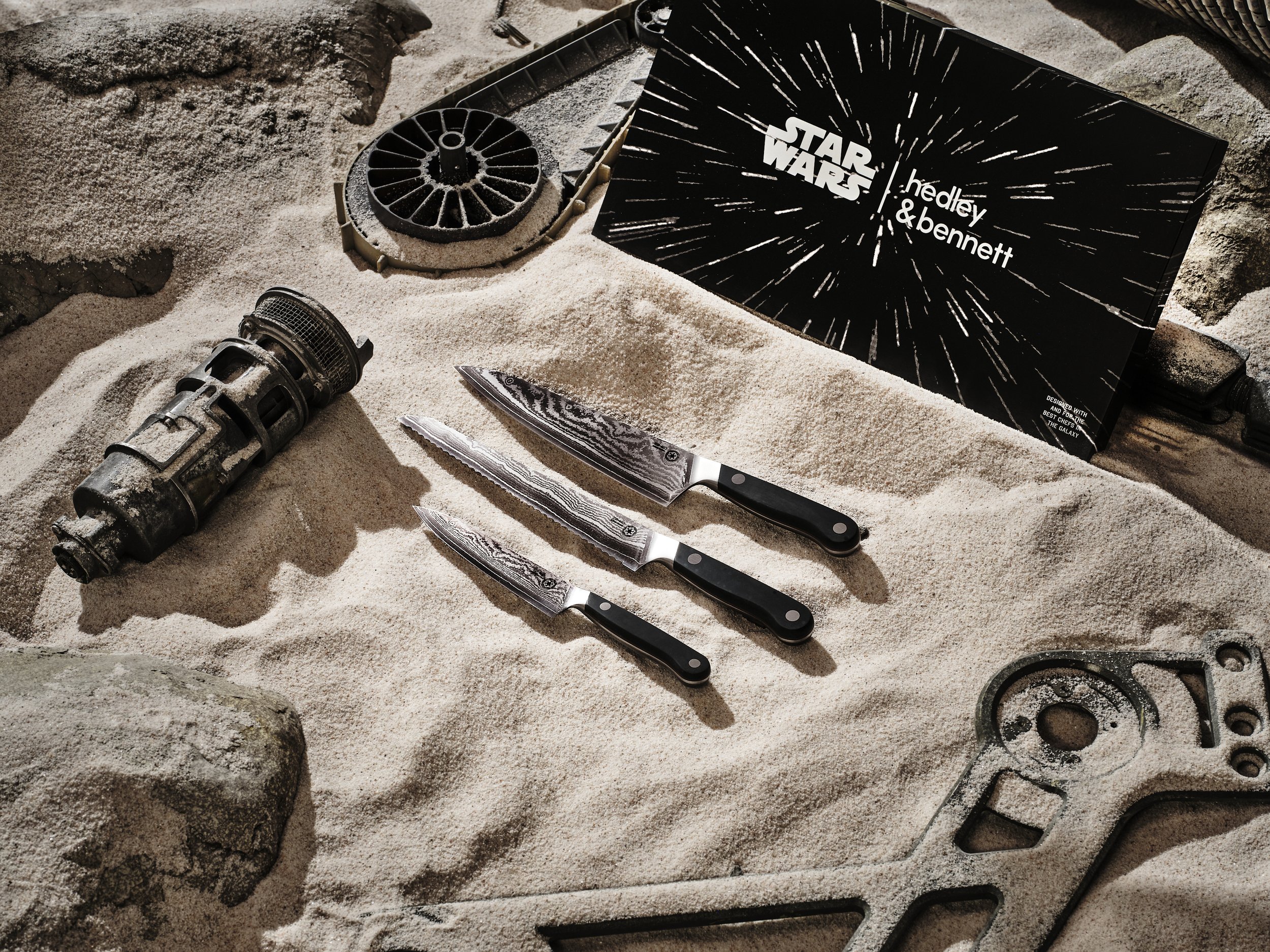 Web 3200px_ShelbyMoore_StarWars_BeskarKnives_KnifeSet_Packaging_1952 1.jpg