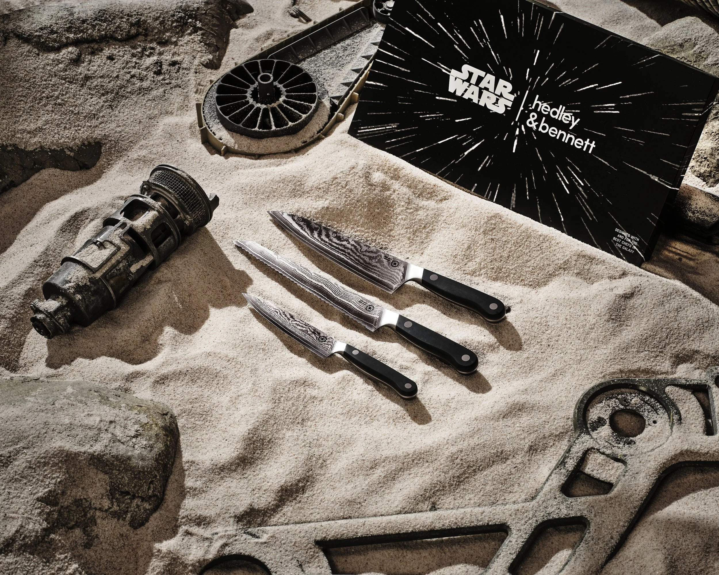 Web 3200px_ShelbyMoore_StarWars_BeskarKnives_KnifeSet_Packaging_1952 2.jpg
