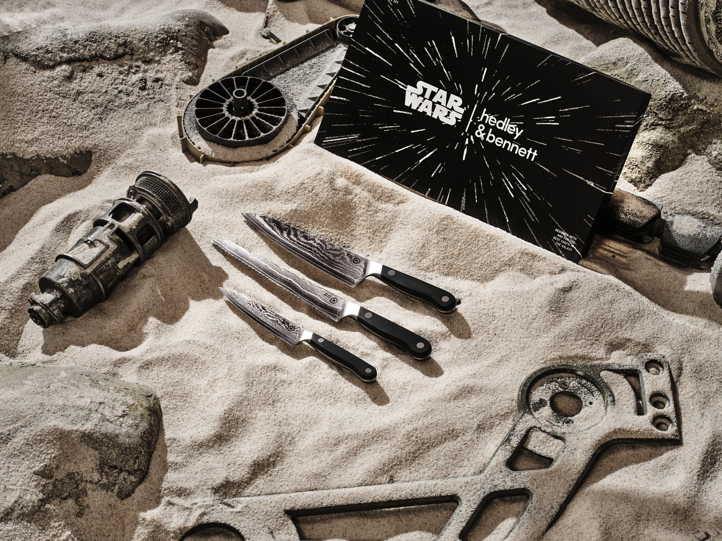 Web 3200px_ShelbyMoore_StarWars_BeskarKnives_KnifeSet_Packaging_1952.jpg
