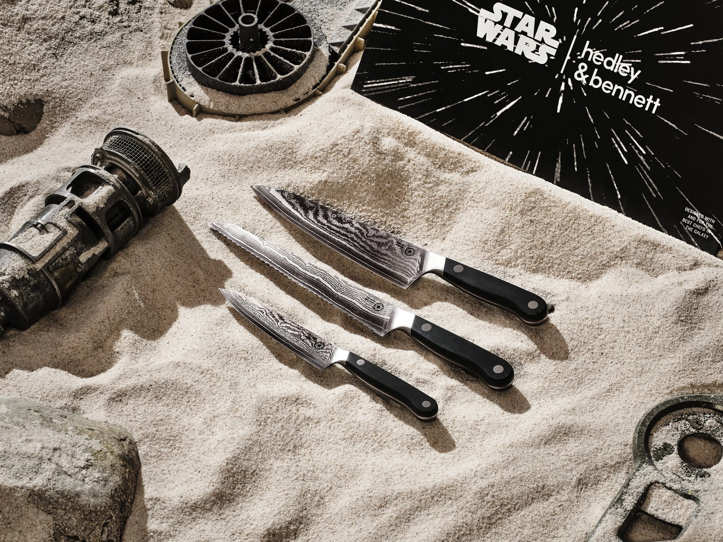 Web 3200px_ShelbyMoore_StarWars_BeskarKnives_KnifeSet_Packaging_1952 4.jpg