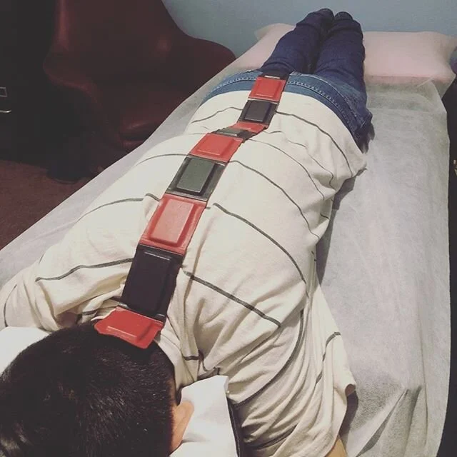 Magnets also help you relax and release stress. ~ Los imanes tambien te relajan cuando estas pasando por estres. #magnettherapy #biomagnetism #alternativetherapy #structural #antistress #terapiaconimanes #biomagnetismo #terapiasalternativas #terapiaa