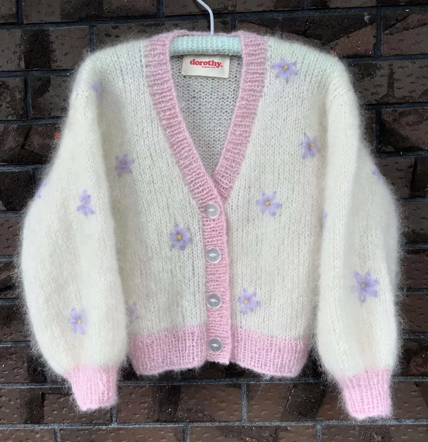 dorothy. from the archives 💕🌸

#handknitting #mohairnz #customorder #dorothynz #oneoffdesigns #madeinaotearoanewzealand