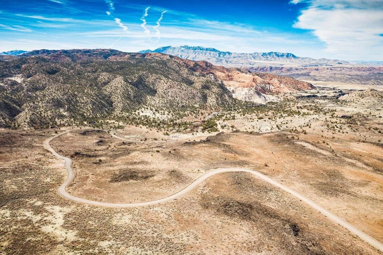 I don&rsquo;t often post right after sessions but today I started running real long again and needed to share how beautiful it is for running here in Utah &bull; Shirt and Shorts weather, life is good &bull; Can you seen me? &bull; 📷 @daletravers an