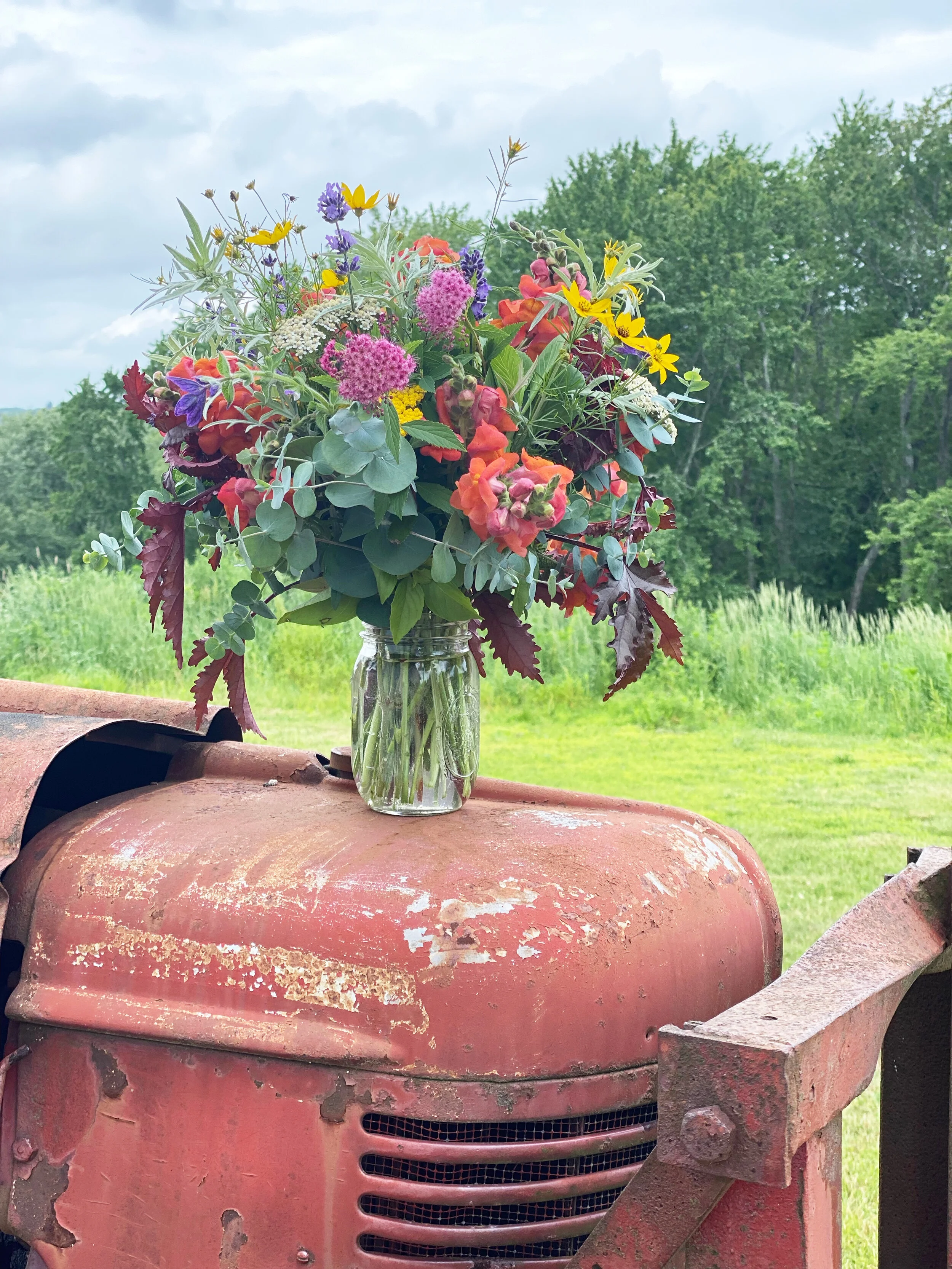 Early-Summer-Pint-Jar-Arrangement.jpg