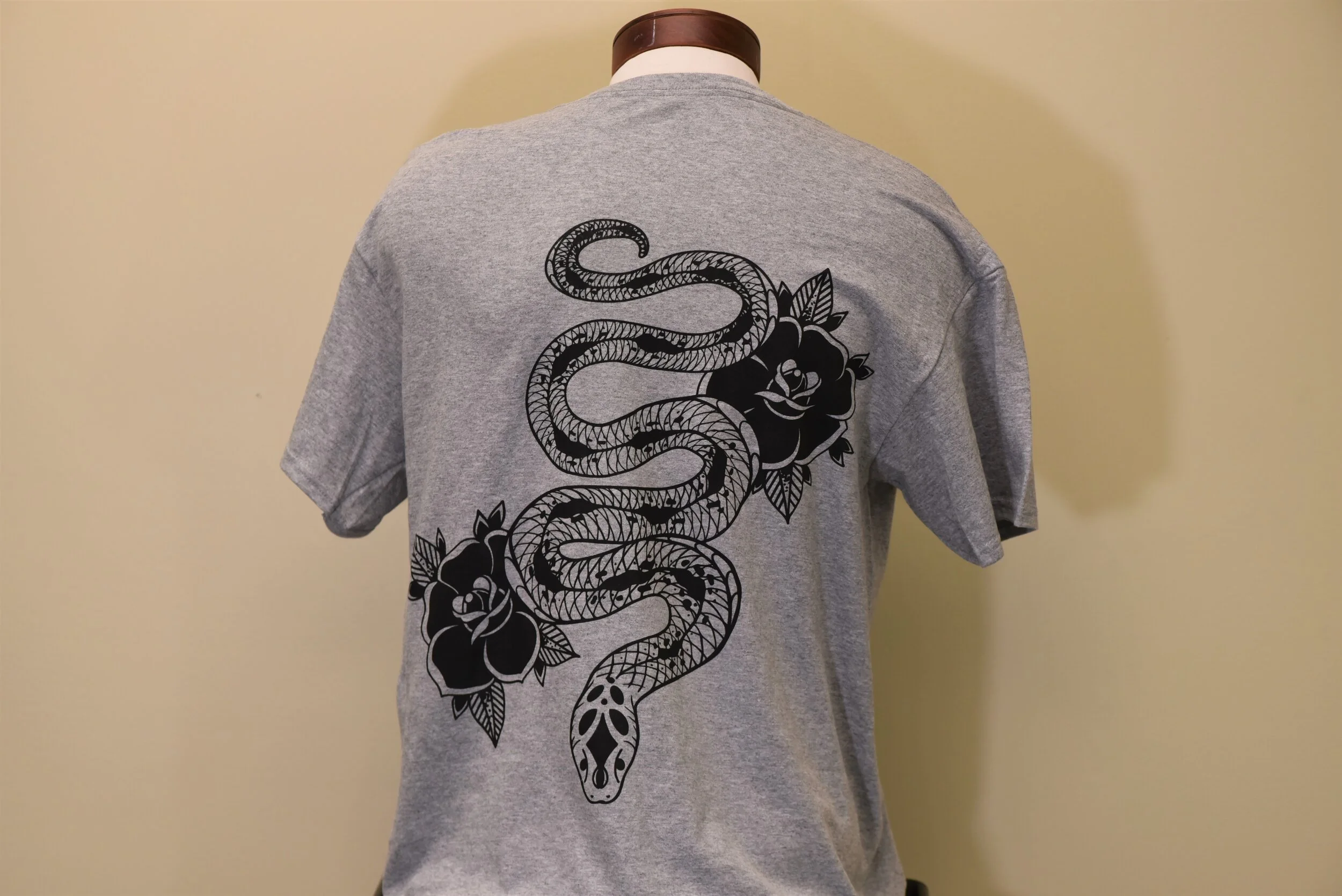 Gray snake t 1.jpg