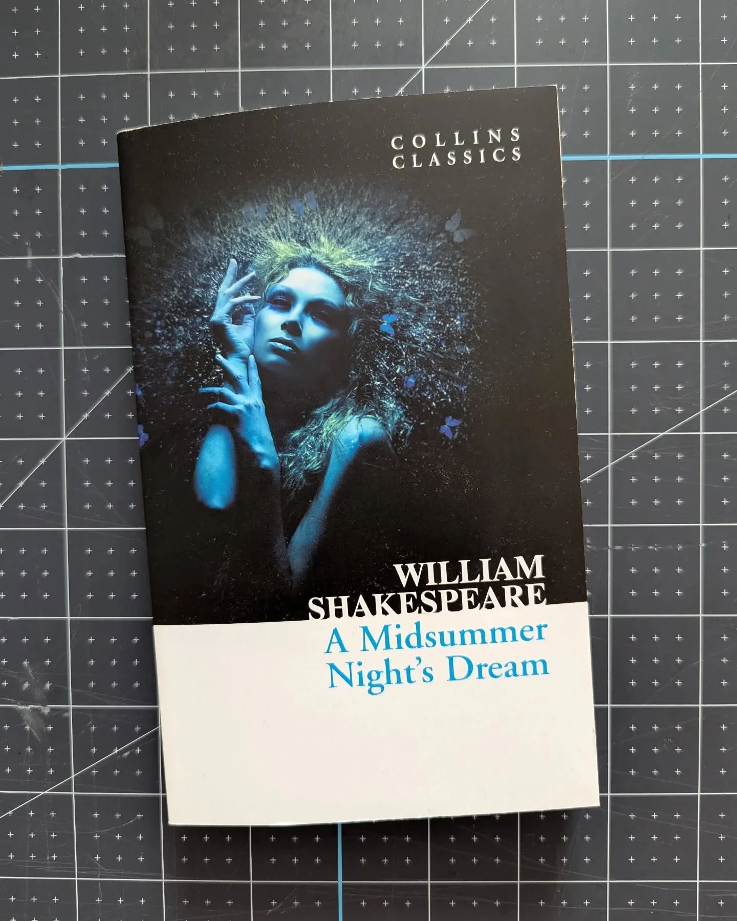 Enrollment for Young Wanderers, a subscription box reading program for curious children, is closed until December. BUT, you can check out our 3- and 6-month programs, which are always open, and our resources for parents - links in our bio. 📚
.
A Mid