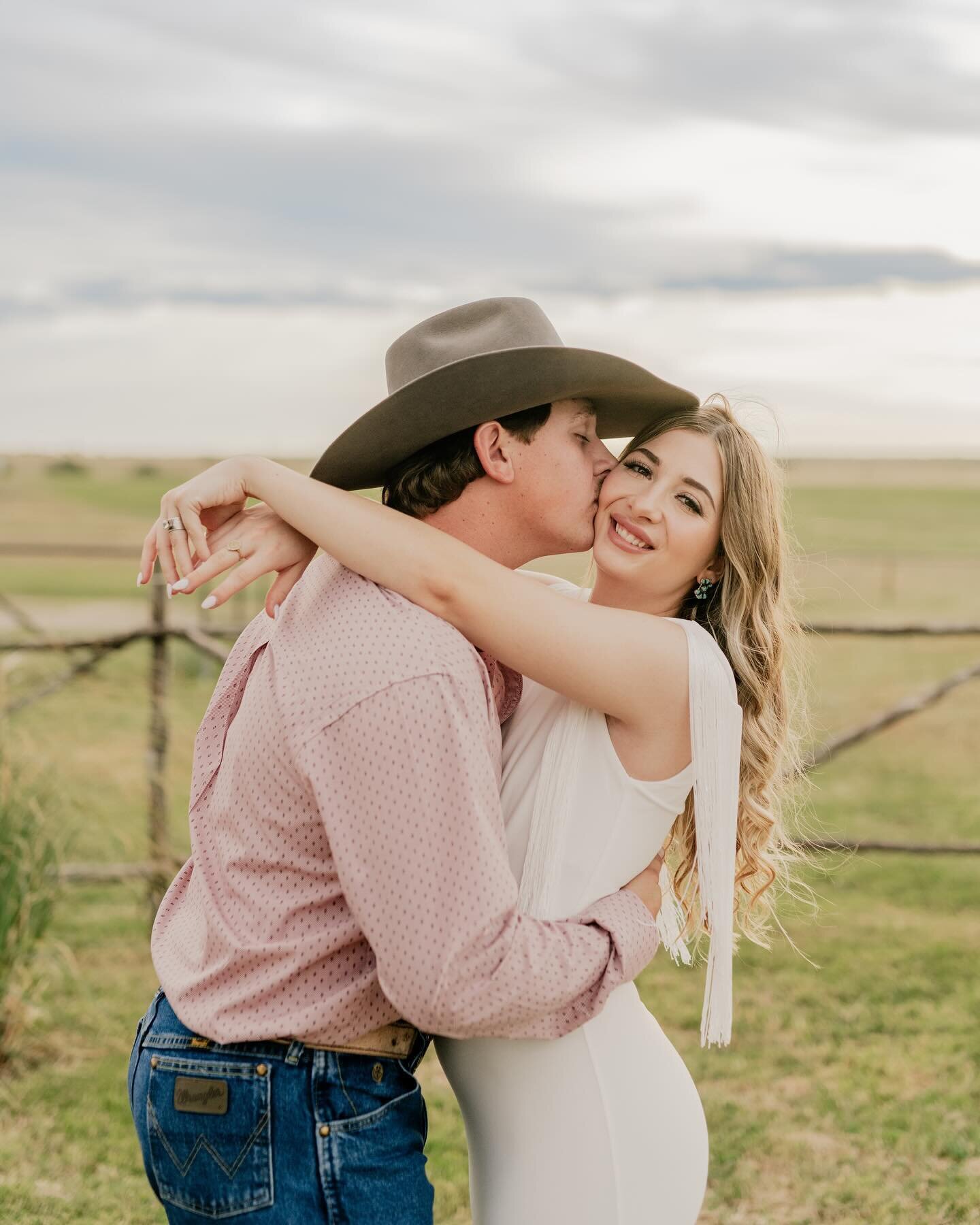 Camron &amp; Kiley ✨
.
I&rsquo;m still obsessed with their engagement photos from last fall! It was such a perfect evening at their venue! Absolutely can&rsquo;t wait to celebrate you two come August!! 🫶🏼
.
.
.
.
.
.
.
.
#texasengagementphotographe