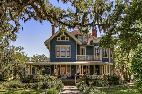 Dawna_Moore_Hoyt_House_2_SH3pSJFuWRjTDdrlVv2uCBr18q0ABlZBh_rgb_72.jpg