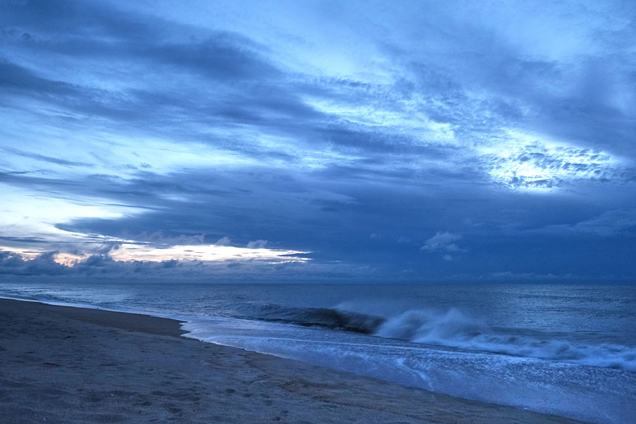 Sunrise and waves smDSCF6406 copy.jpg