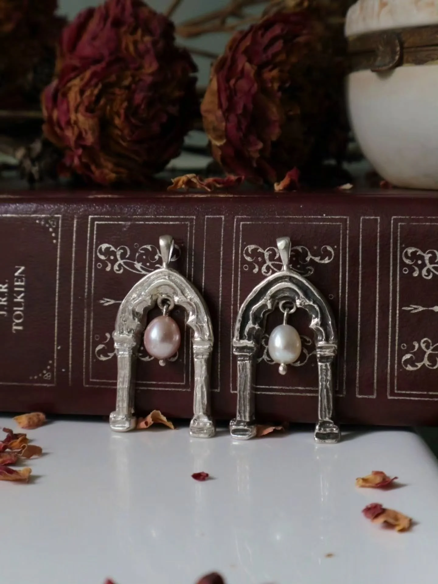 ✧ The Pearl Portal ✧ 
Returning tomorrow! And now in two different finishes + pearl options ~
