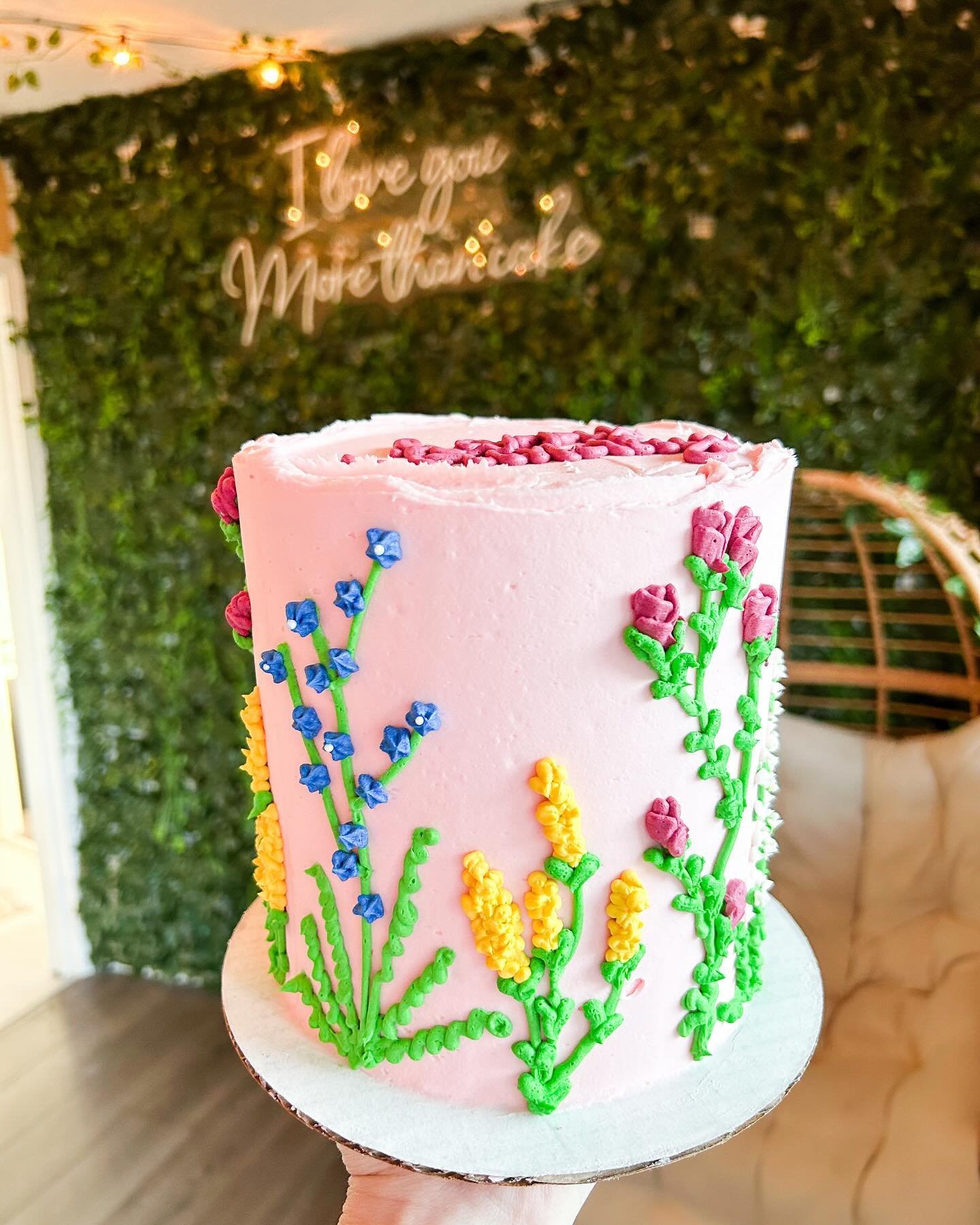 We love to do these wildflower cakes! They always turn out so beautiful! 

If you are wanting to book a cake with us, please email our admin! 

Inquiry@icingforizaac.info