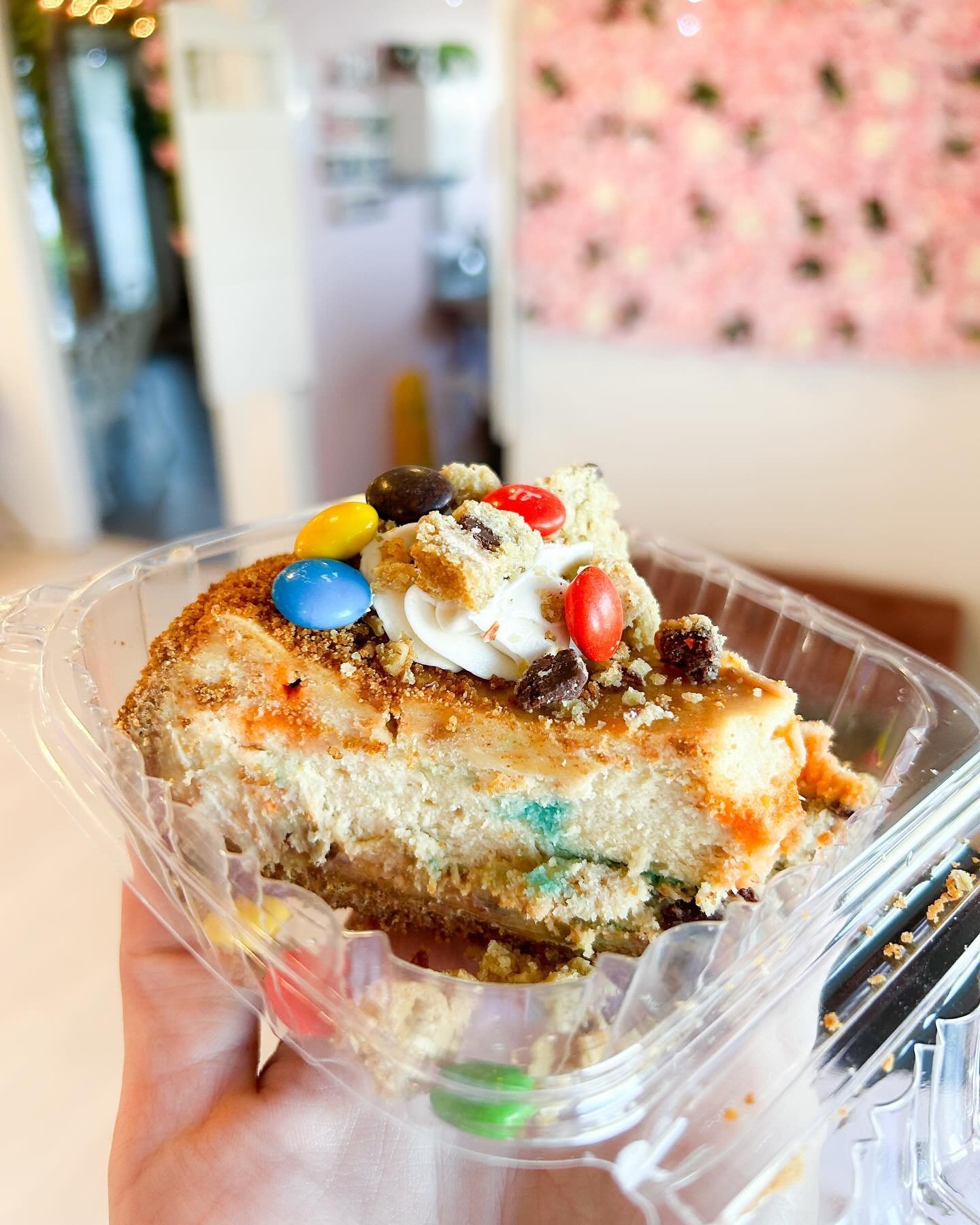 New flavor!!!

Monster cookie cheesecake!

This is a peanutbutter cheesecake with chocolate chips &amp; m&amp;ms! 💖 

See you later today!