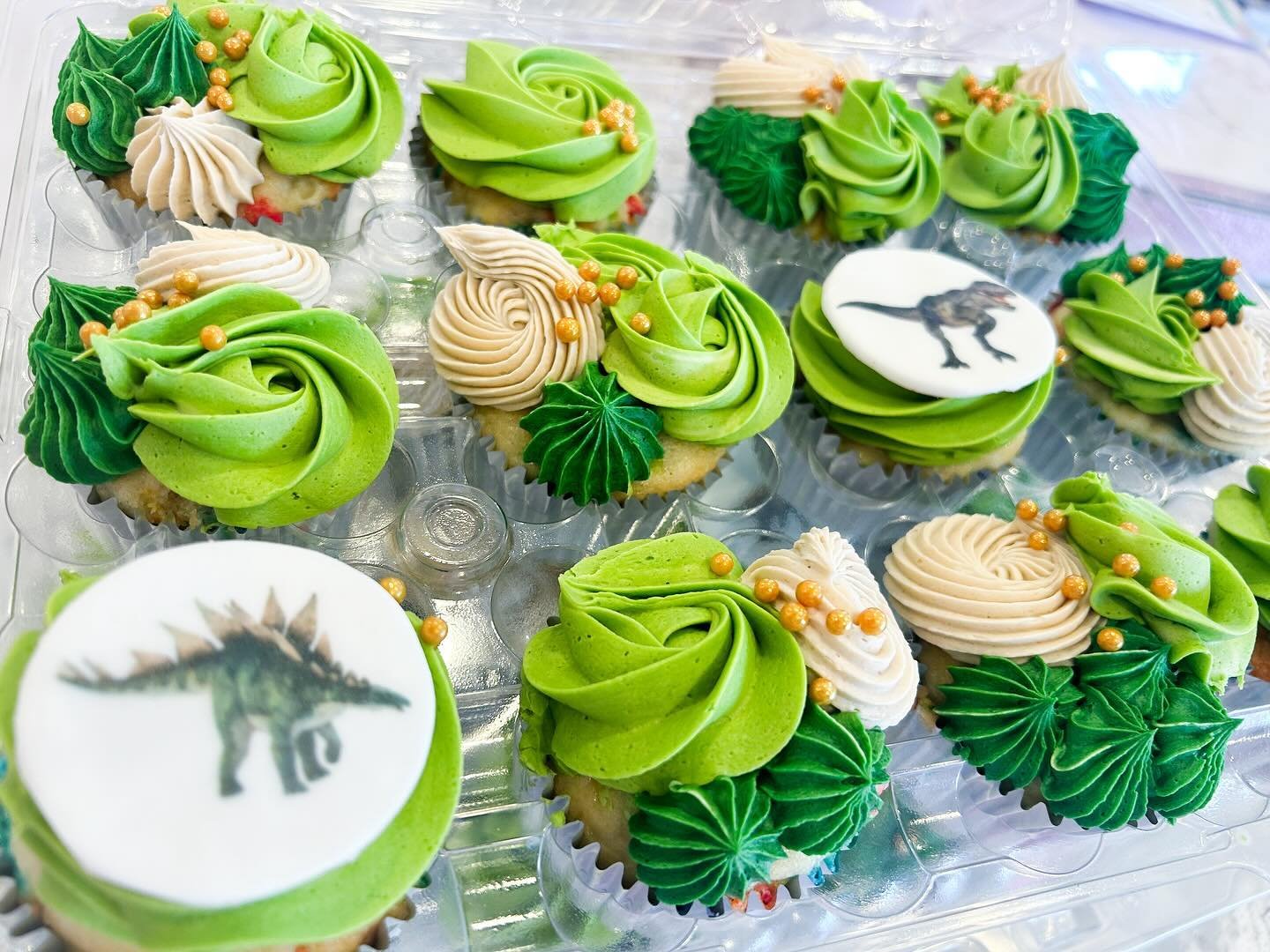 These are the coolest Dino cupcakes ever 🥺🦖✨