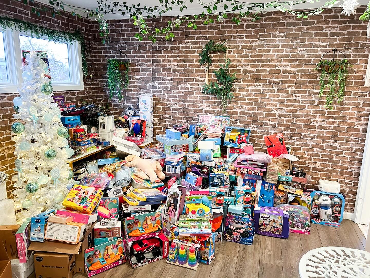 Thank you all SOOO much for helping us with this toy drive! 💖✨ 

Swipe to see how it started ✨🪩✨ 

We are collecting toys until December 14th &amp; if you are able too please consider sending a couple toys to the bakery! I will attach the Amazon li