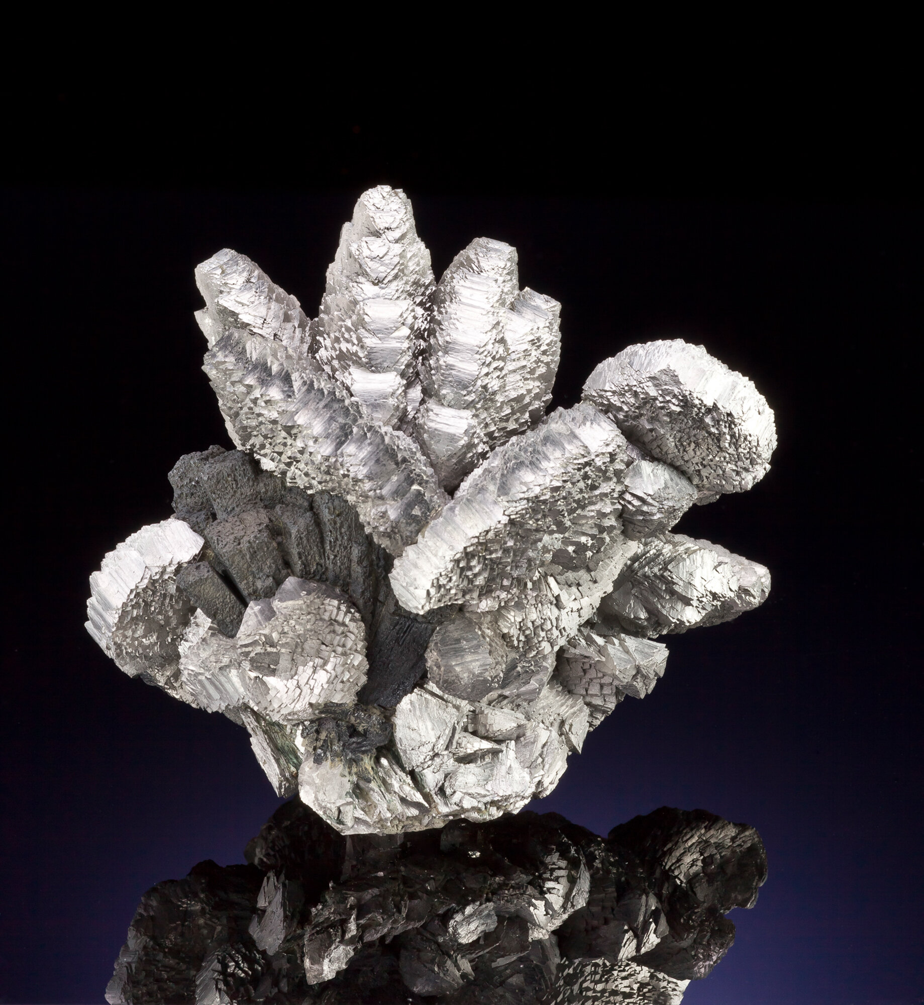  Arsenopyrite crystal group on ilvaite, 12.7 cm, from the Huanggang mine, Keshiketeng County, Chifeng Prefecture, Inner Mongolia Autonomous Region, China. Found in 2011. 