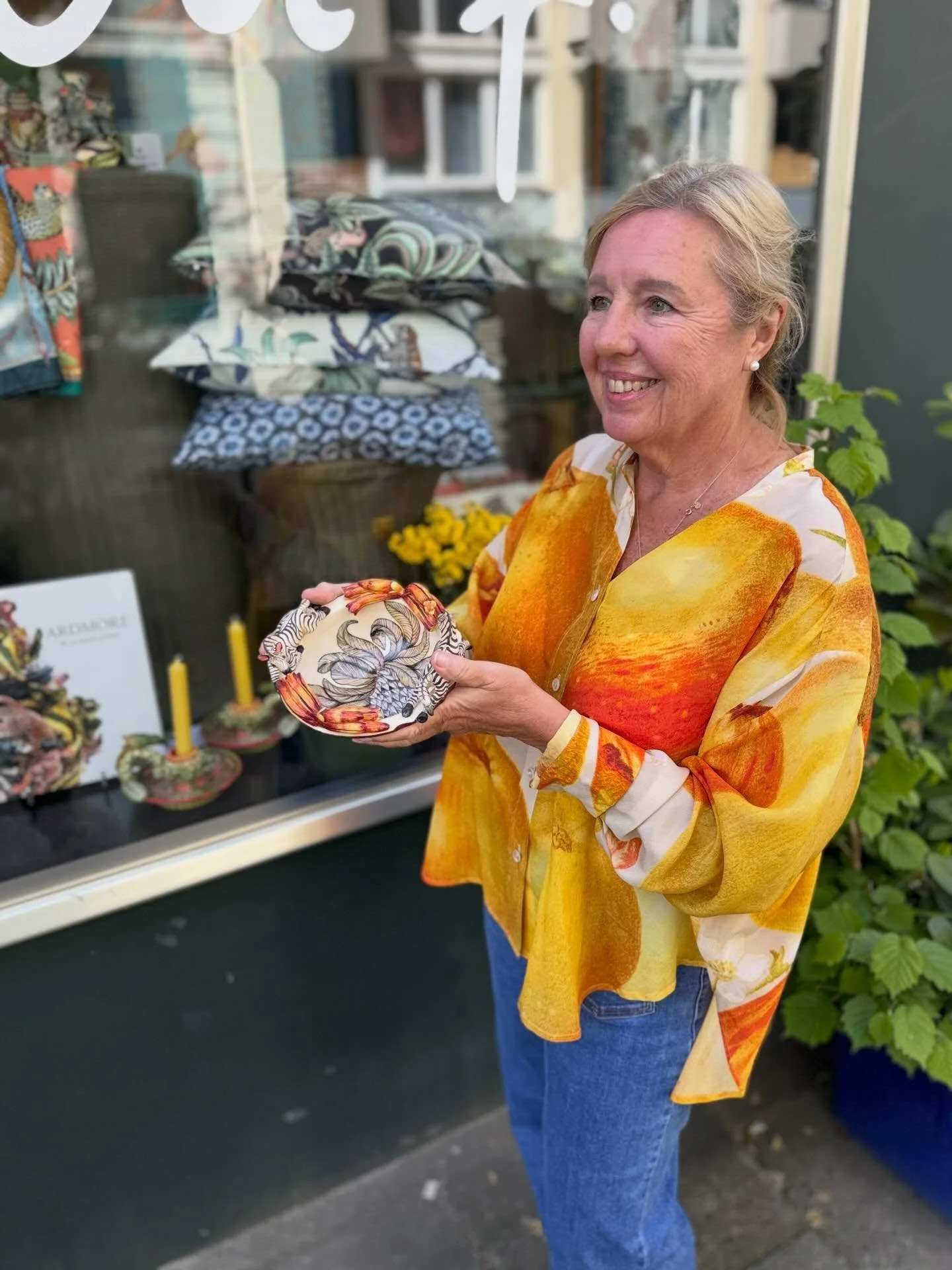 The beautiful Zebra bowl by ARDMORE from  LAfrika inside Maison F wearing Roma e Toska !