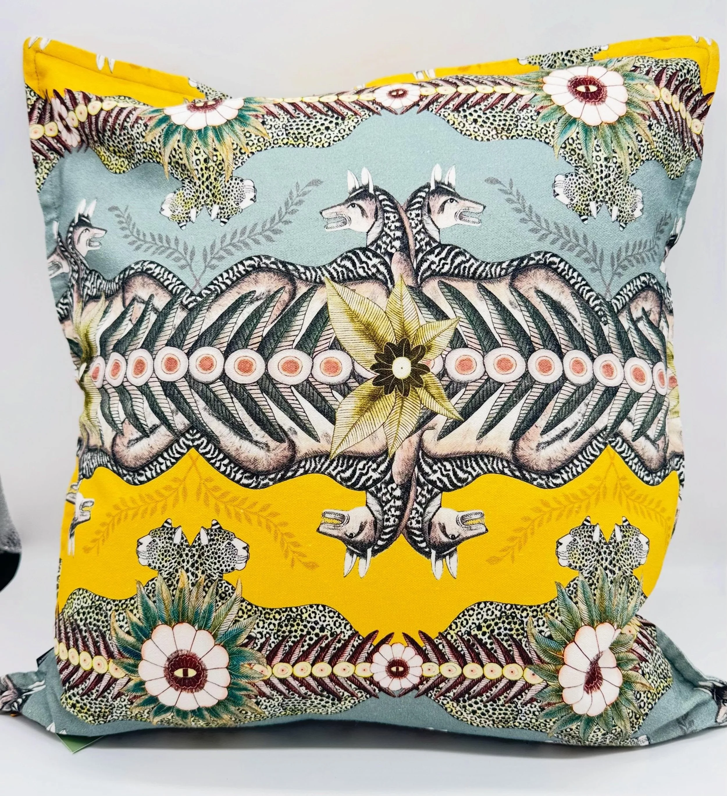 Bush Bandit Butterdust cushions in 60x40 and 50 x50 cm Sunny 🌞 and summertime