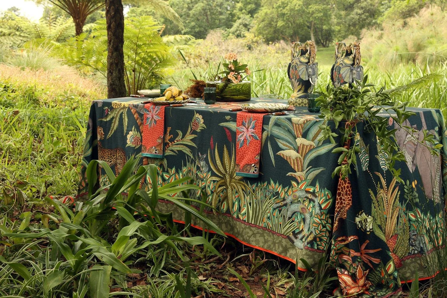 sabietablecloth.jpg