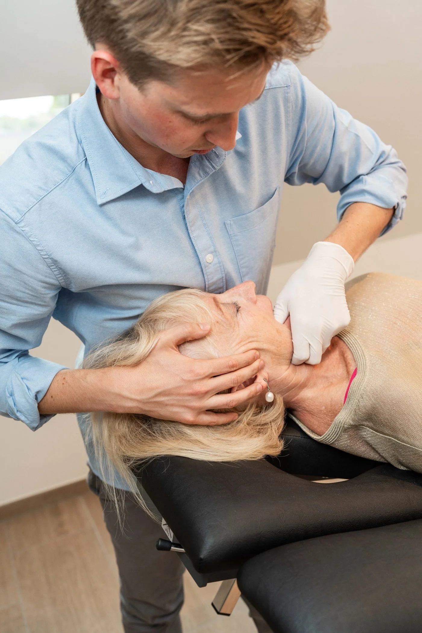 Kinesitherapie bij Temporomandibulaire Klachten: Een Holistische Benadering van Kaakpijn