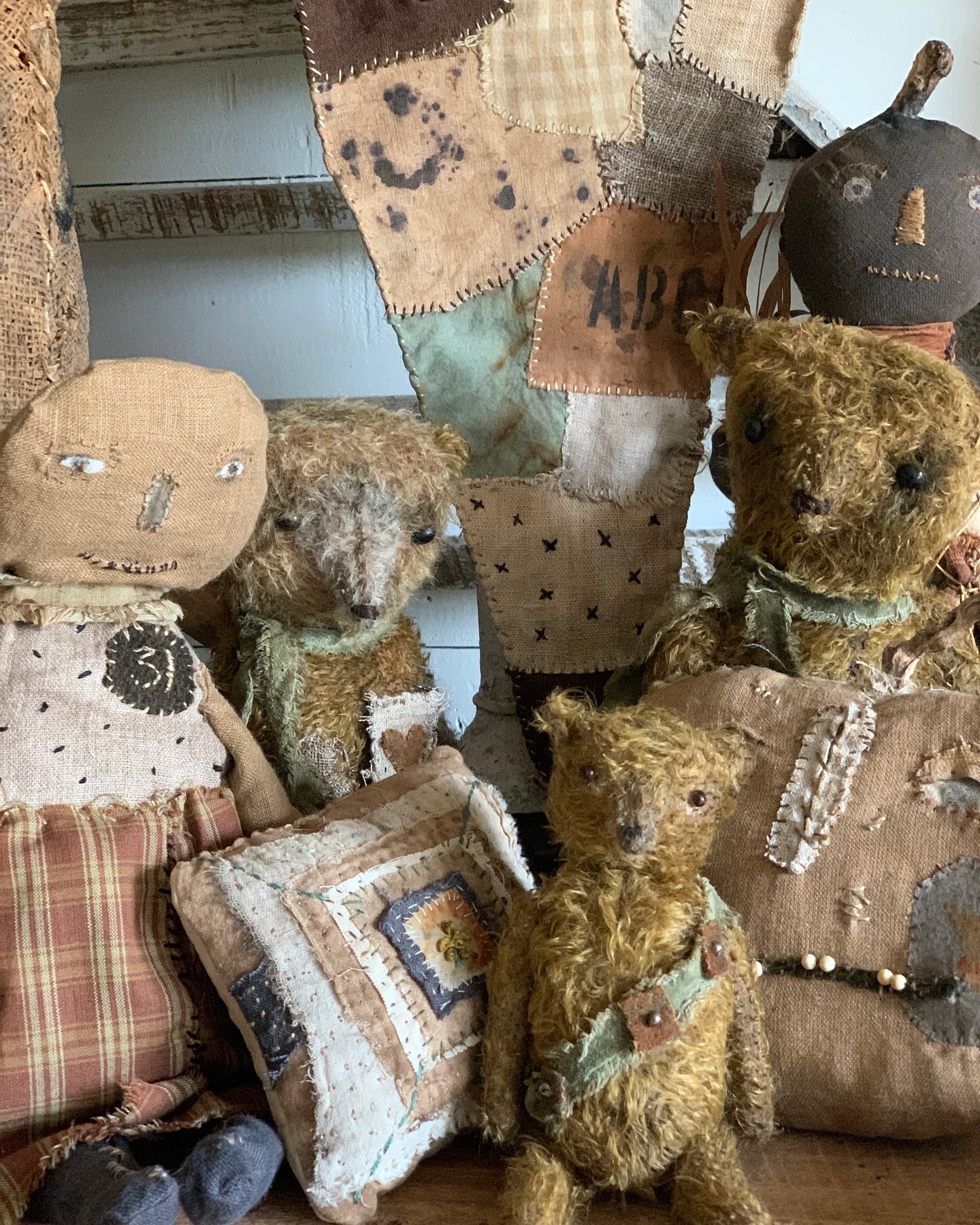 I just added a few new hand-mades to my Fine Farmhouse website.  Take a look if you wish!  Link in bio.  @druannjeffries 
www.afinefarmhouse.com