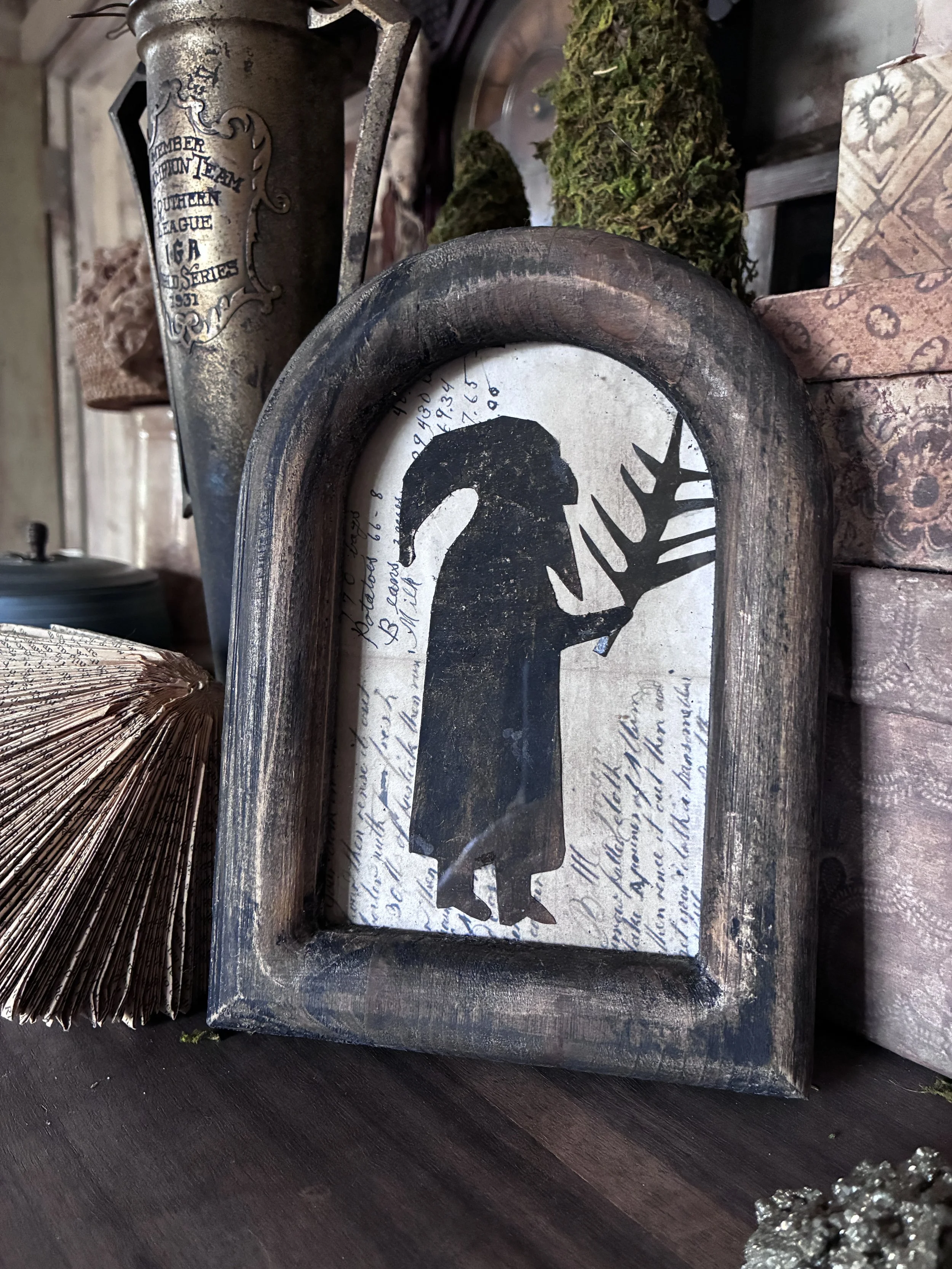 Santa Silhouette - Arched Frame