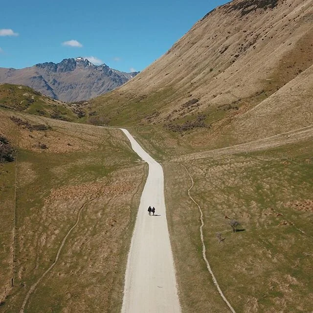 Walk with me forever 😍 these two cuties giving us one amazing view at the shoot in Queenstown!!