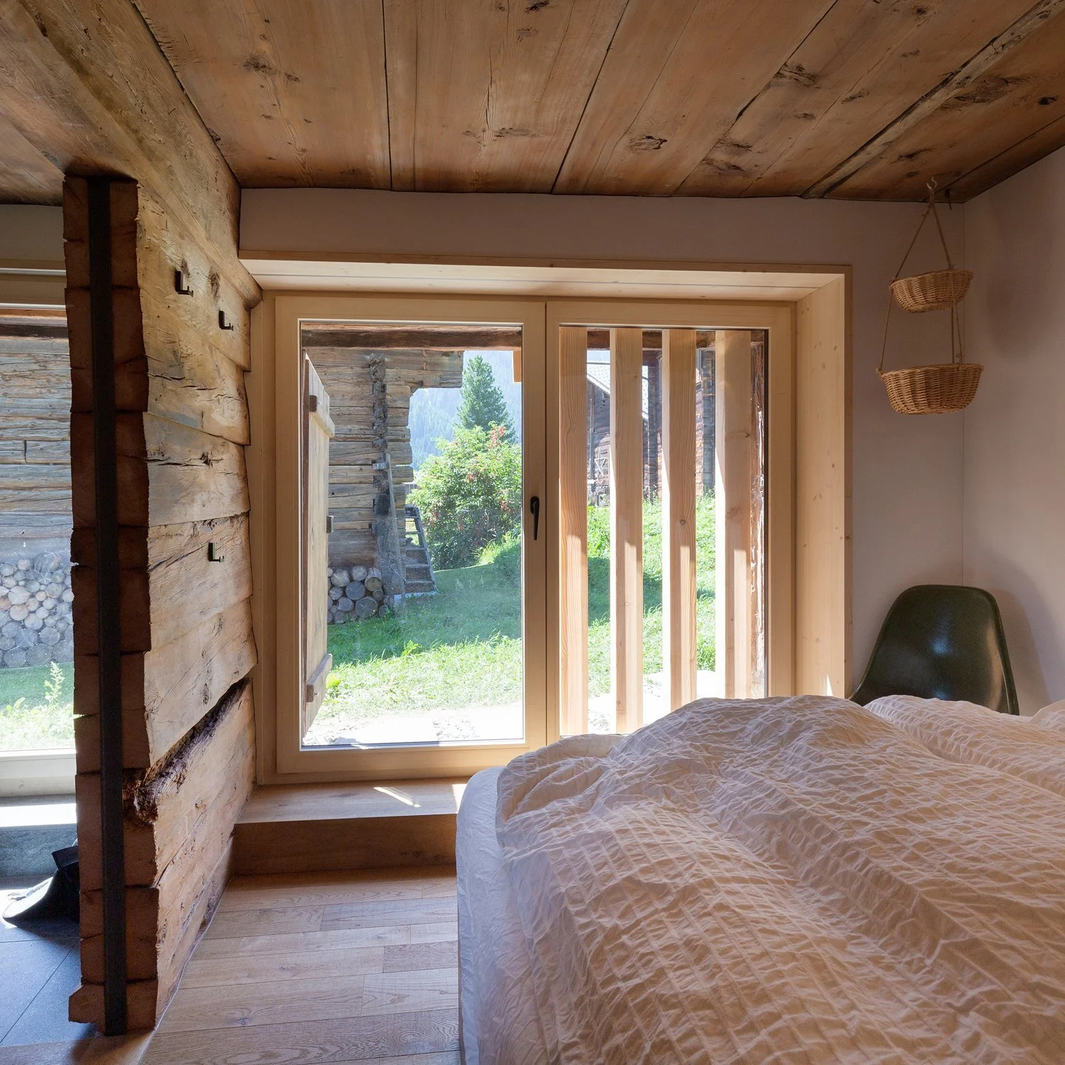 EGGER+Architektur_Stadel_Goms_Gluringen_Umbau_Altbau_Schlafen.jpg