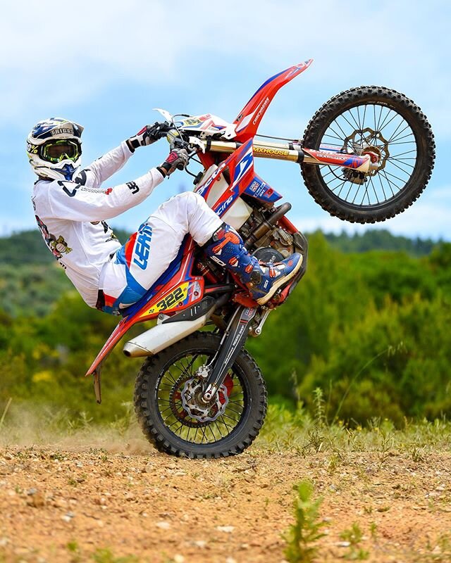 Wheelie Thursday selection. @giannis_trigas #betamotor #wheeliethursday #endurofim #shoeihelmets #sidiboots #leatoffical #100percentmoto #liquidmoly #redbull #redbullgreece #redbullenduro #compose #motorsport #motorsportphotography #motorsportimages 