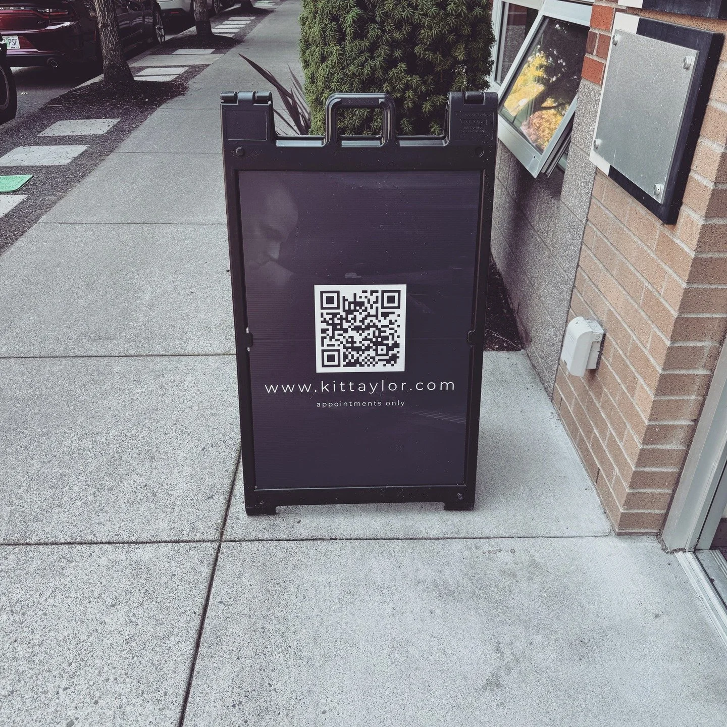 Updated sign is finally up. Going full Batman/mysterious this time...
#portland #hillsboro #pianolessons #voicelessons #songwritinglessons #events #weddings #funerals #memorials #corporateevents